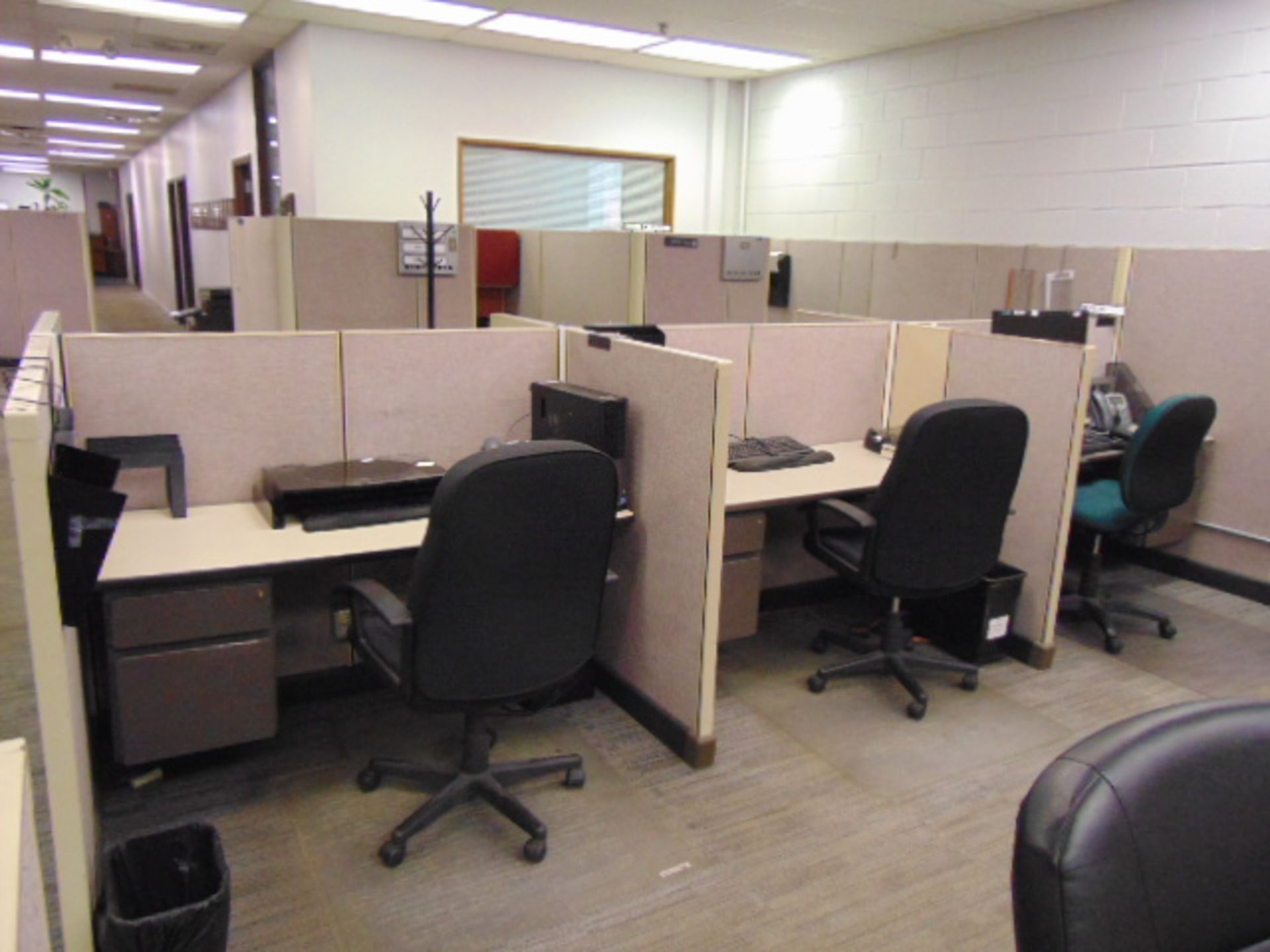 LOT OF OFFICE CUBICLES: (2) printers, (20) chairs, total of (23) desks - Image 6 of 9