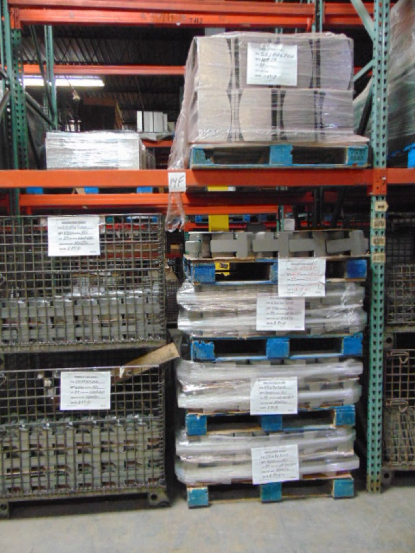 LOT CONTENTS OF PALLET RACKING SECTIONS (22) : steel parts & wire baskets (no racks) - Image 26 of 31