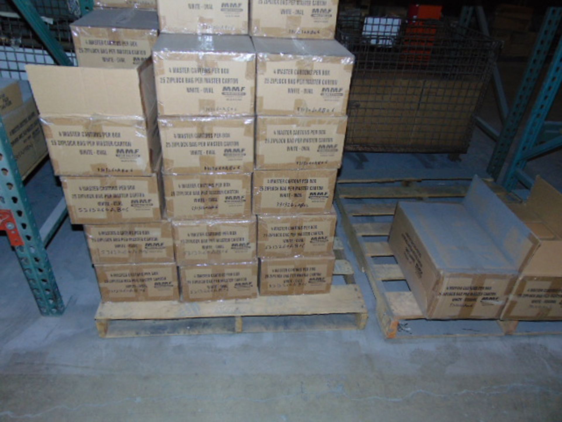 LOT CONTENTS OF PALLET RACKING SECTIONS (23) : steel parts, 3 x 5 followers, plastic hooks, - Image 21 of 43