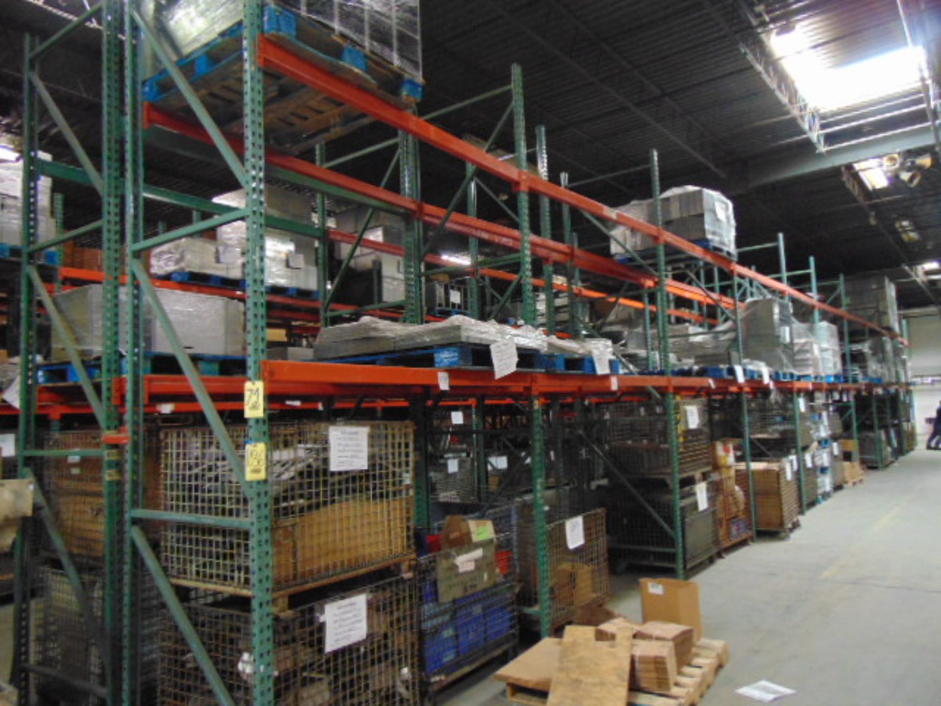 LOT CONTENTS OF PALLET RACKING SECTIONS (22) : steel parts & wire baskets (no racks) - Image 2 of 31