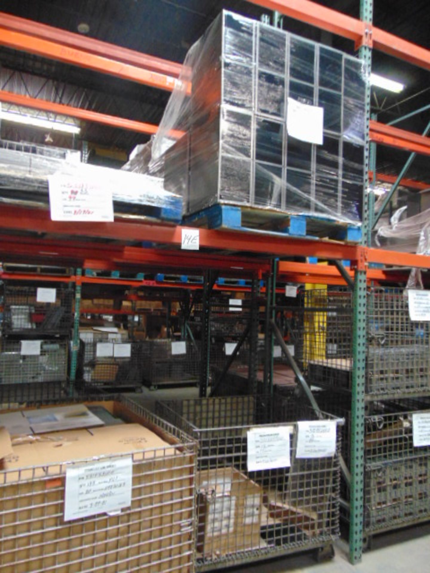 LOT CONTENTS OF PALLET RACKING SECTIONS (22) : steel parts & wire baskets (no racks) - Image 28 of 31