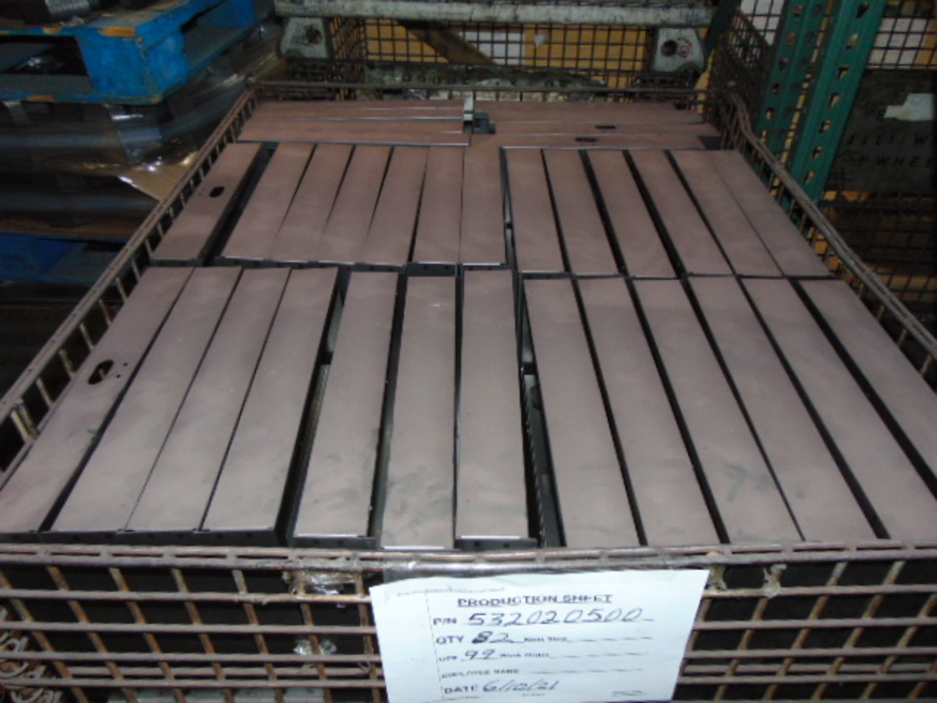 LOT CONTENTS OF PALLET RACKING SECTIONS (22) : steel parts & wire baskets (no racks) - Image 11 of 31