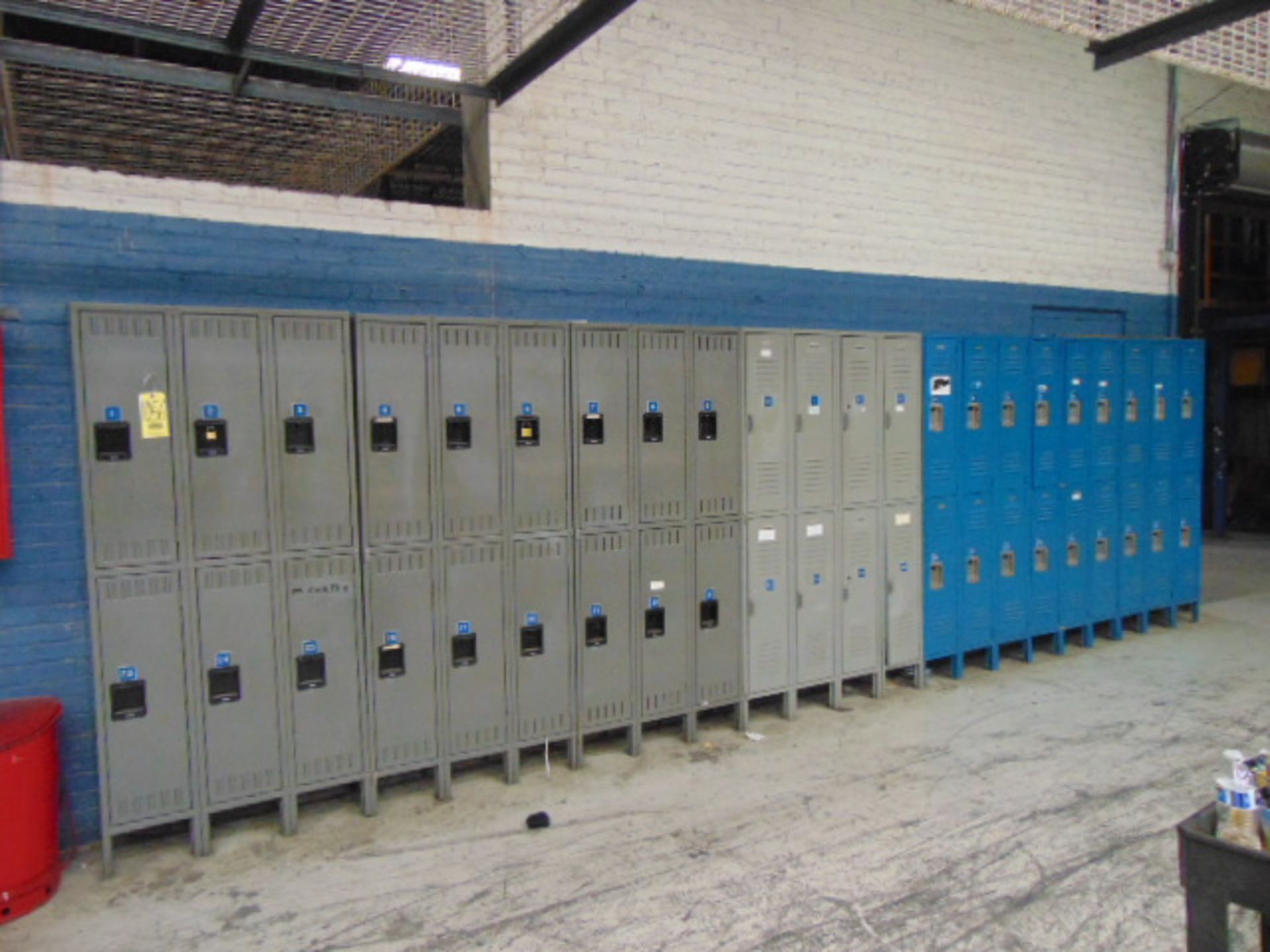 LOT OF LOCKERS, assorted