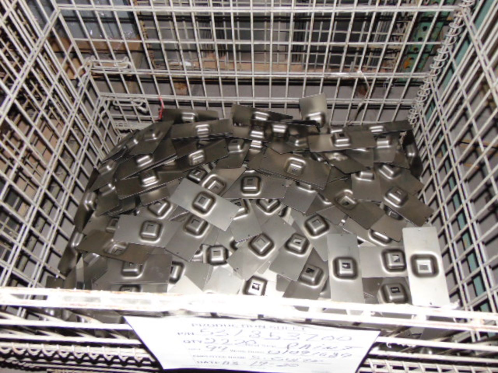 LOT CONTENTS OF PALLET RACKING SECTIONS (22) : steel parts & wire baskets (no racks) - Image 14 of 31