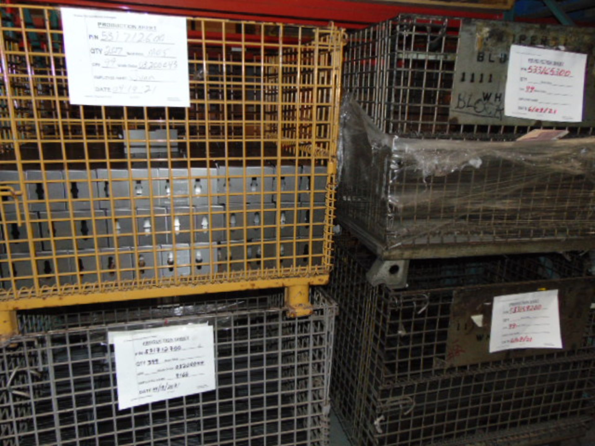LOT CONSISTING OF: assorted steel in process parts, wire baskets & cardboard (no dies or racks) ( - Image 18 of 39
