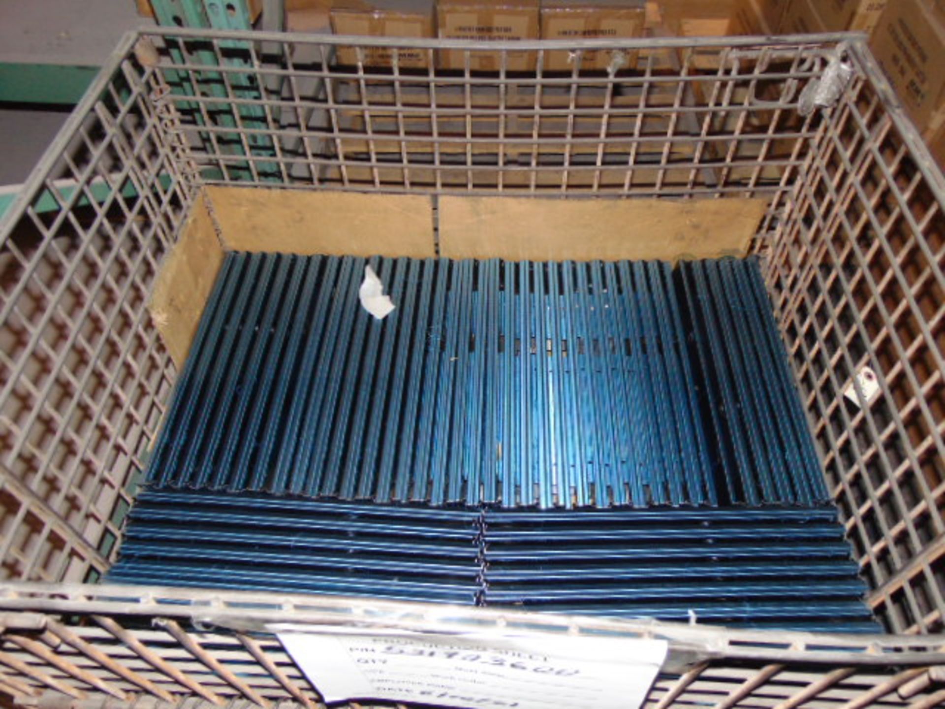 LOT CONTENTS OF PALLET RACKING SECTIONS (23) : steel parts, 3 x 5 followers, plastic hooks, - Image 30 of 43