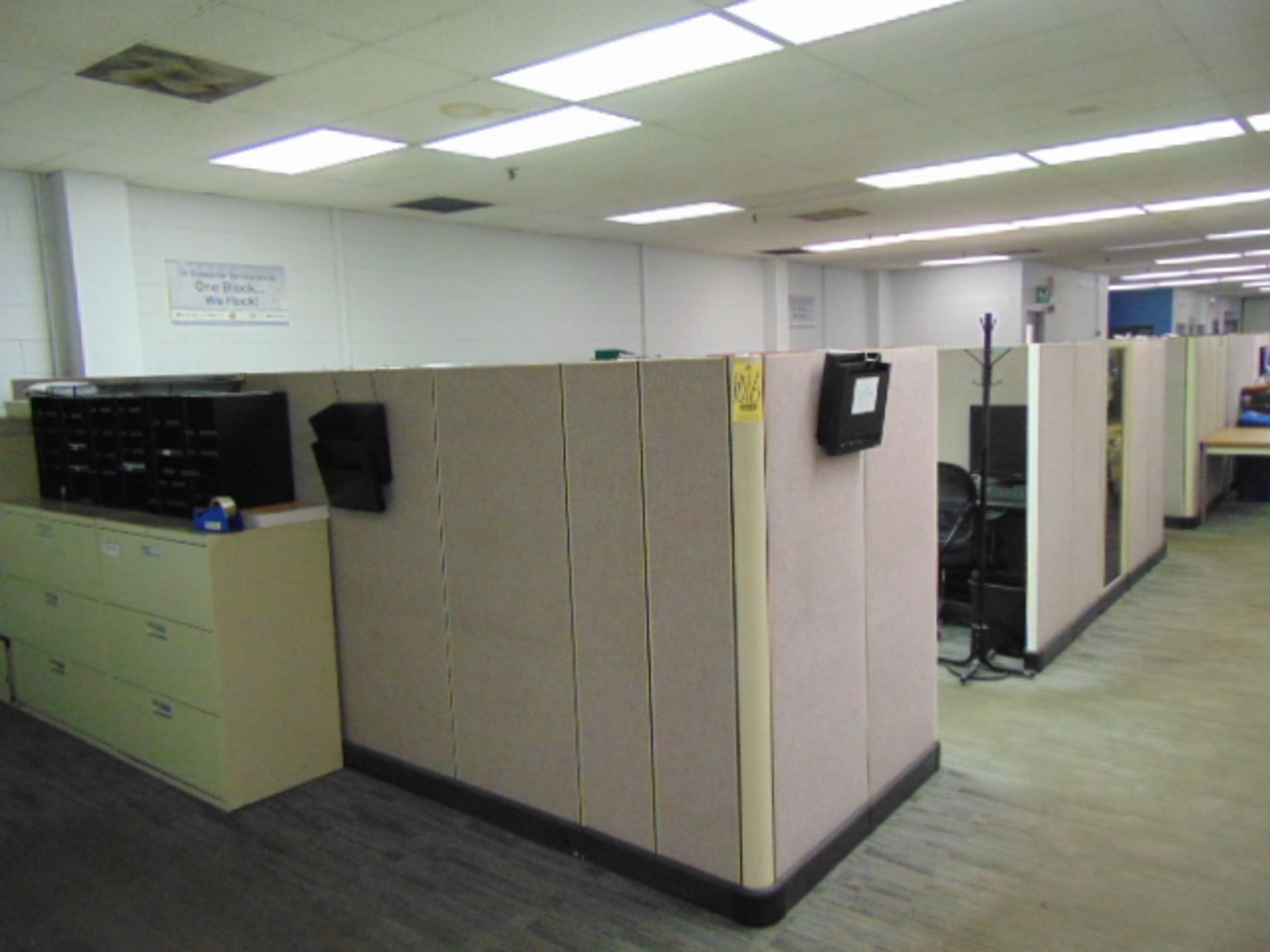 LOT OF OFFICE CUBICLES: total of (11) work stations (no paperwork or computers)