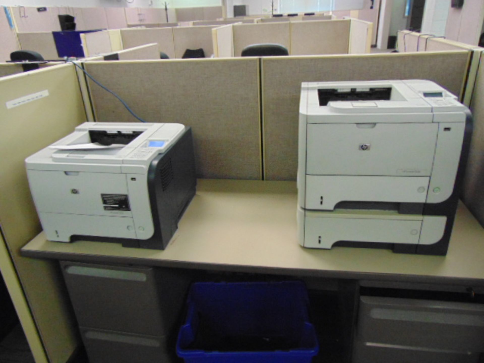 LOT OF OFFICE CUBICLES: (2) printers, (20) chairs, total of (23) desks - Image 8 of 9
