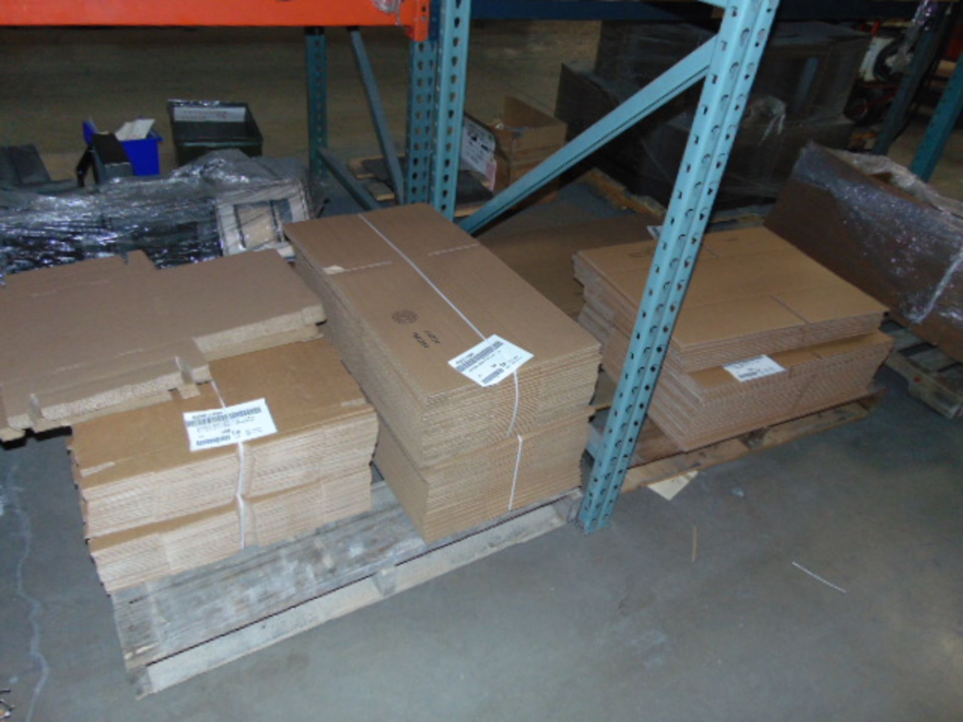 LOT CONTENTS OF PALLET RACKING SECTIONS (24) : assorted steel parts & cardboard (no racks) - Image 21 of 21