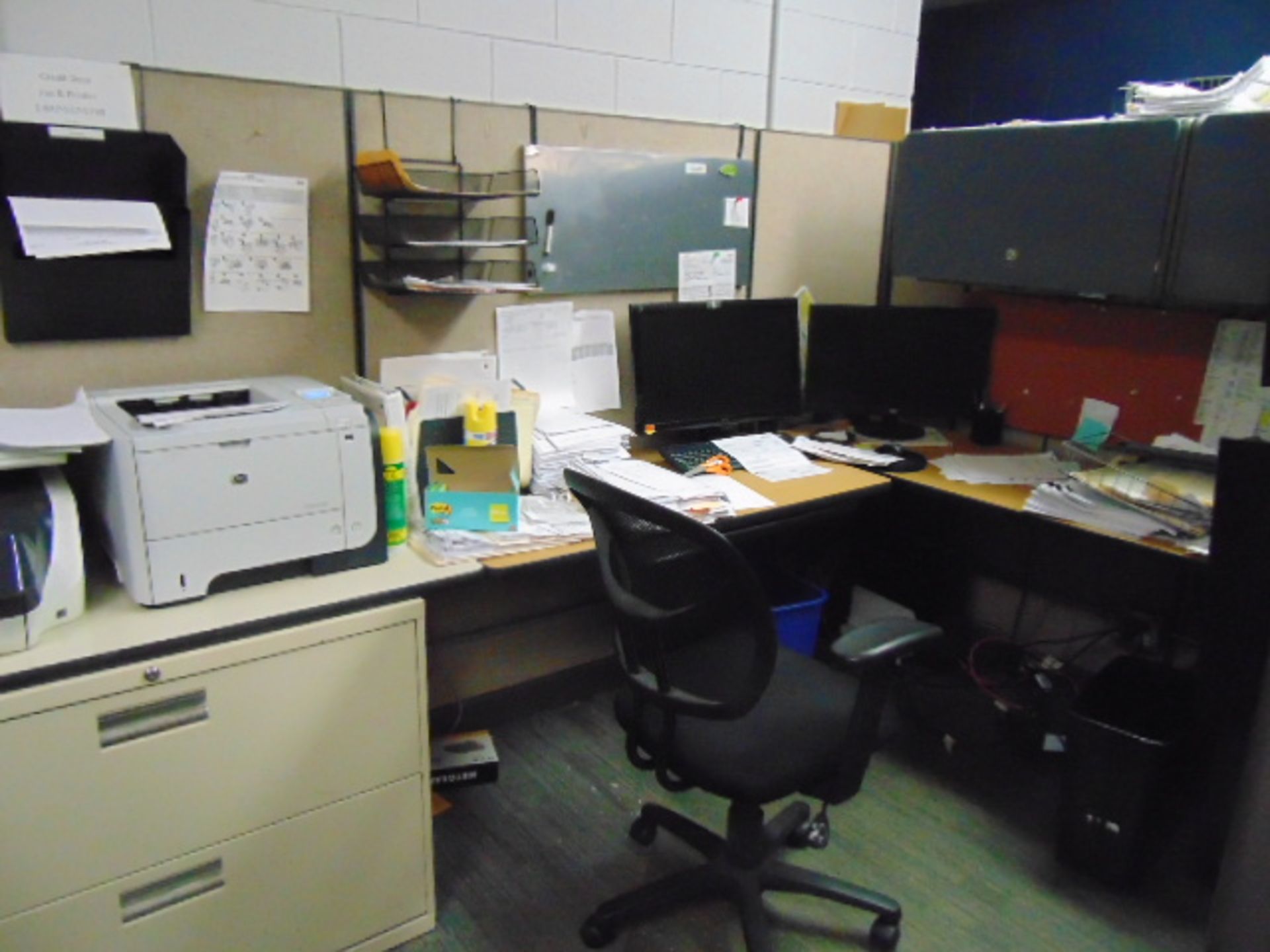 LOT OF OFFICE CUBICLES: total of (8) work stations, w/ (8) file cabinets (no paperwork or - Image 5 of 11