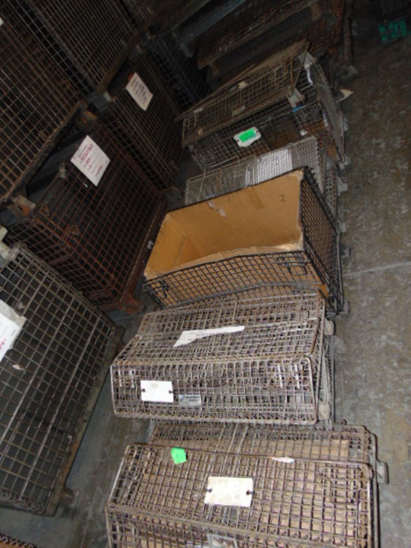 LOT CONSISTING OF: empty wire baskets & fold up plastic boxes, assorted (in two rows) - Image 3 of 5