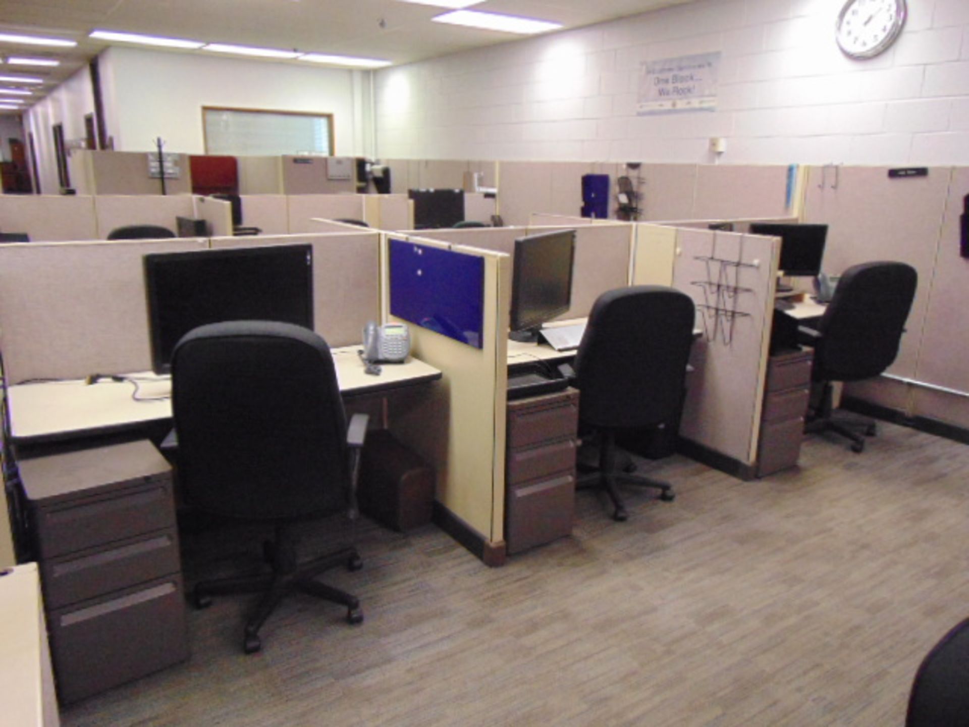 LOT OF OFFICE CUBICLES: (2) printers, (20) chairs, total of (23) desks - Image 4 of 9