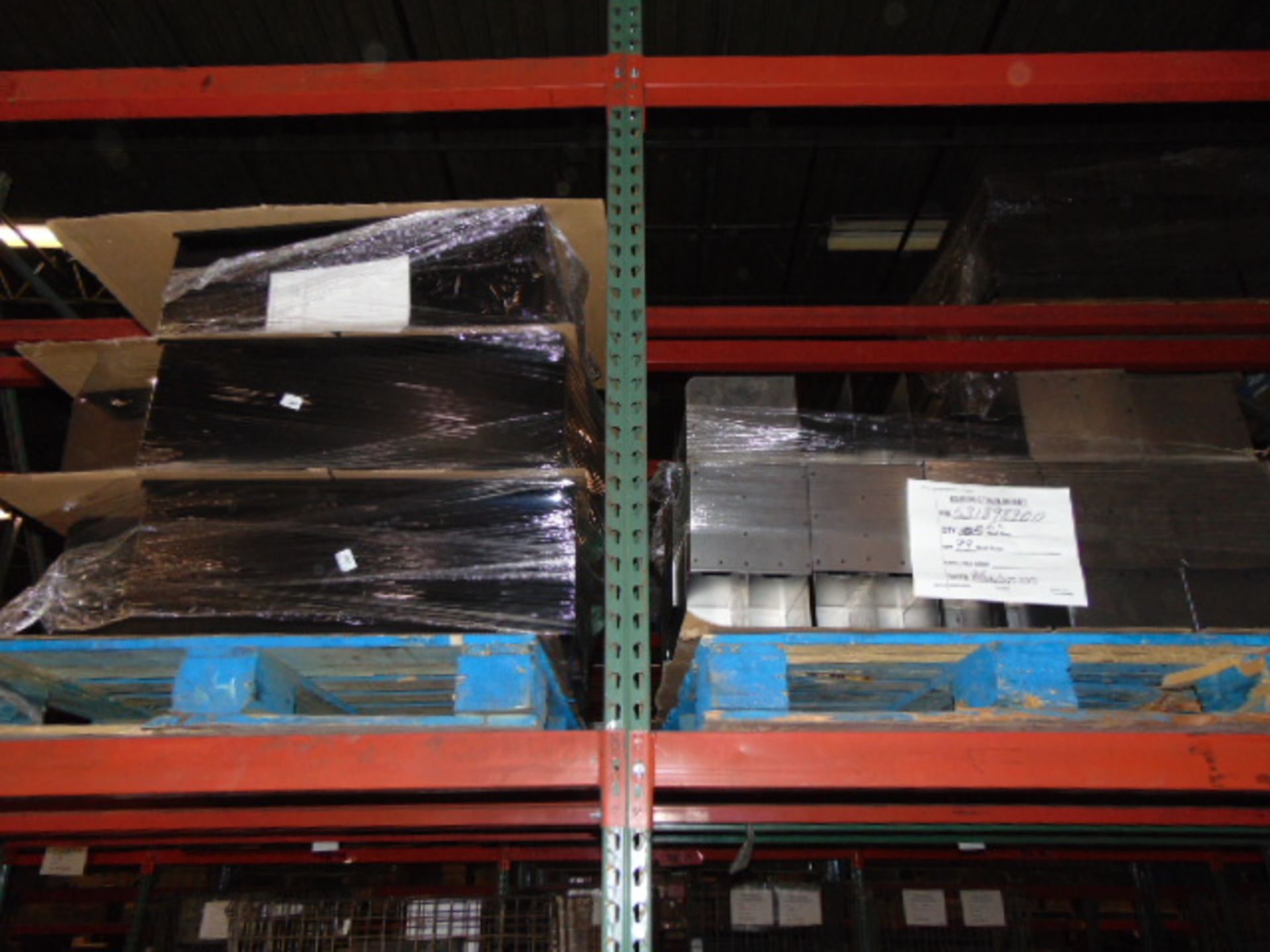 LOT CONTENTS OF PALLET RACKING SECTIONS (22) : steel parts & wire baskets (no racks) - Image 23 of 31