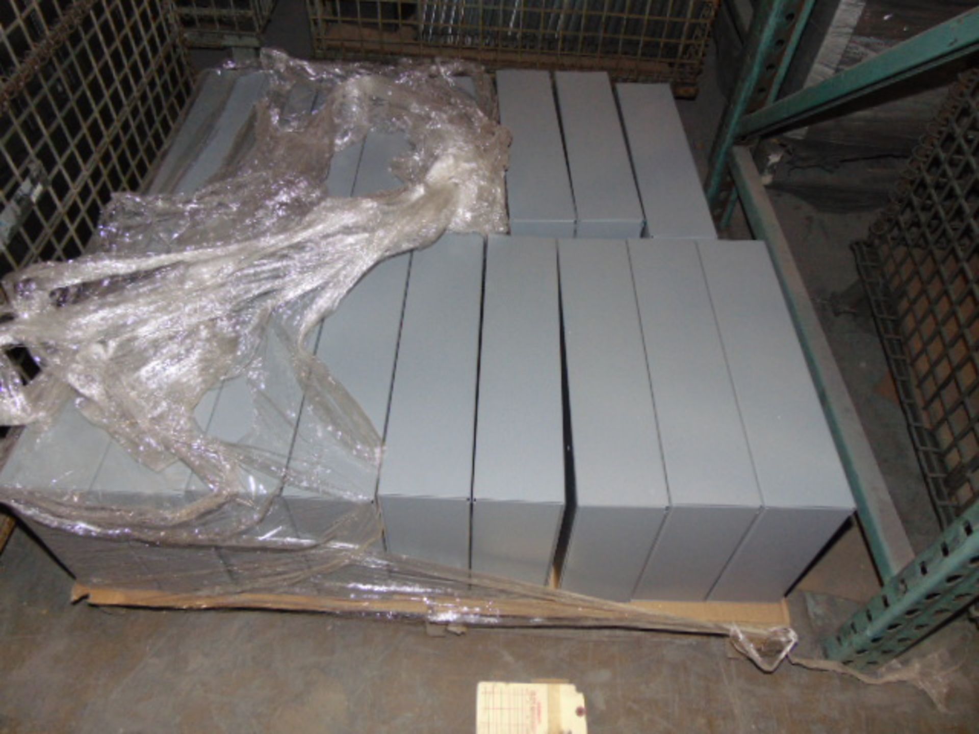 LOT CONTENTS OF PALLET RACKING SECTIONS (22) : steel parts & wire baskets (no racks) - Image 21 of 31