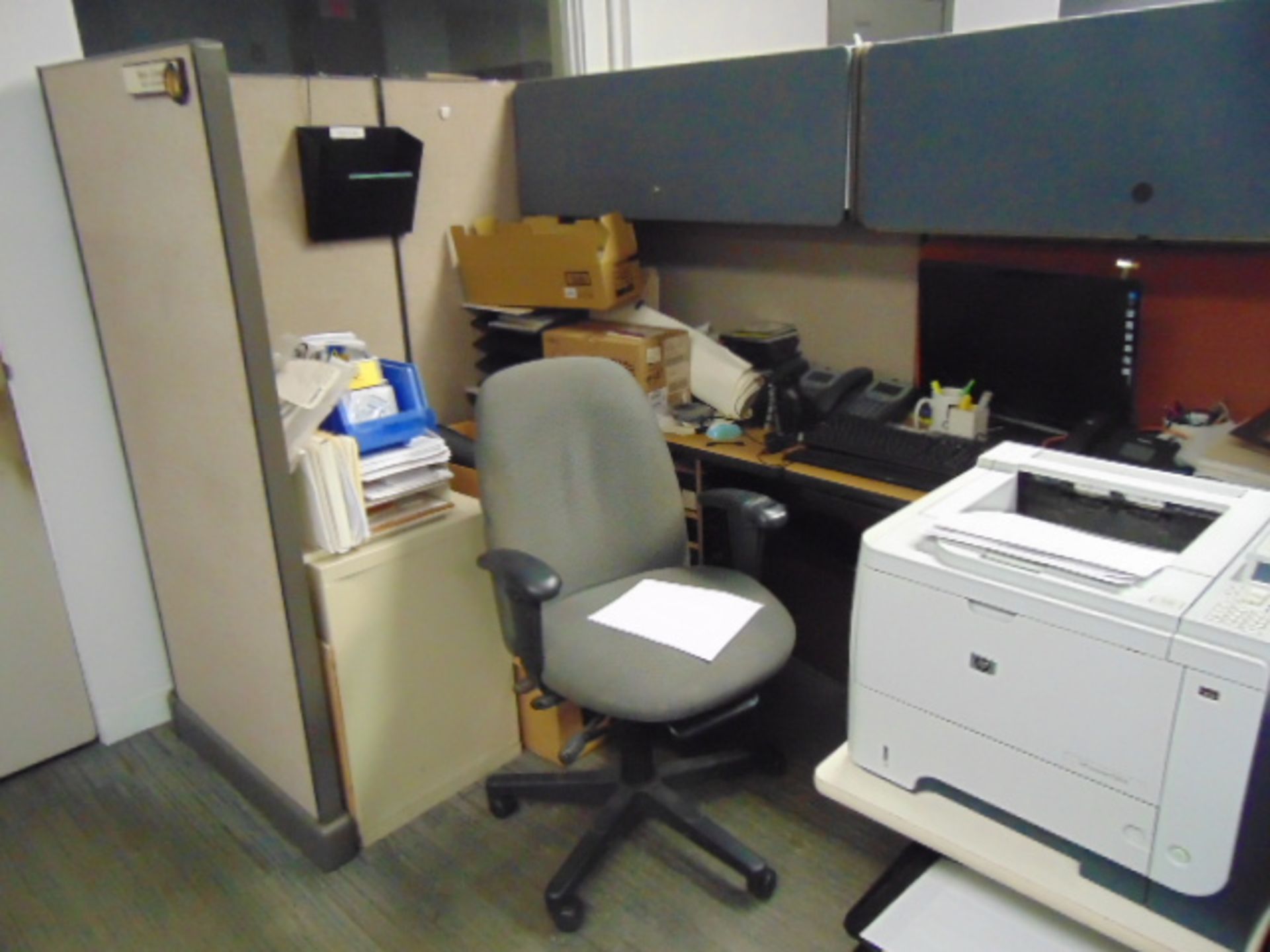 LOT OF OFFICE CUBICLES: total of (6) work stations (no paperwork or computers) - Image 6 of 8