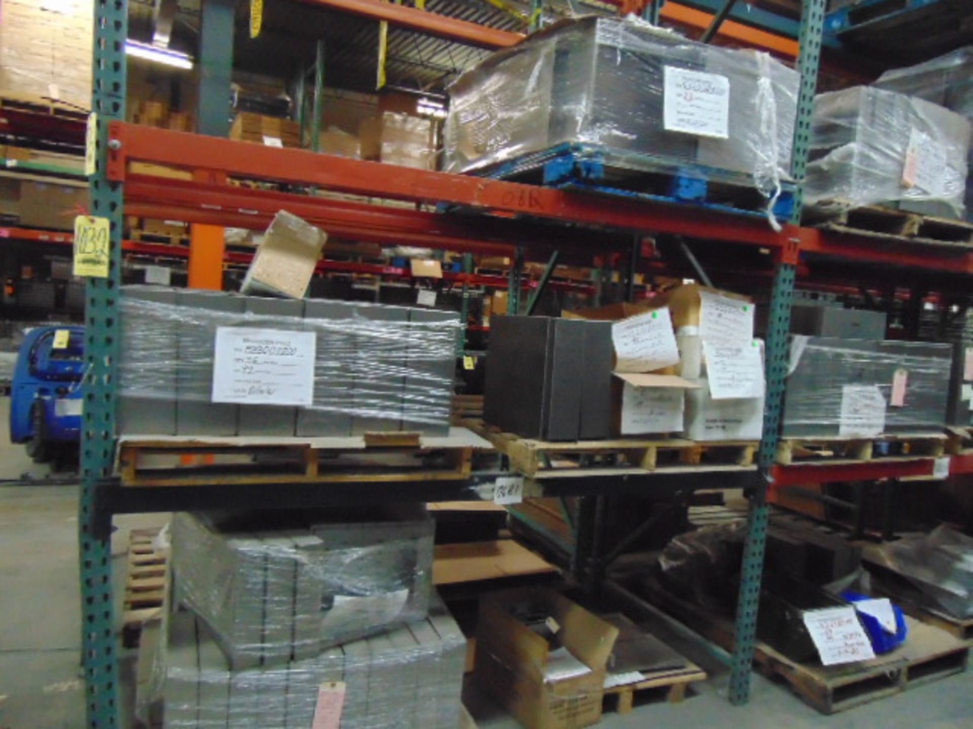 LOT CONTENTS OF PALLET RACKING SECTIONS (24) : assorted steel parts & cardboard (no racks) - Image 3 of 21