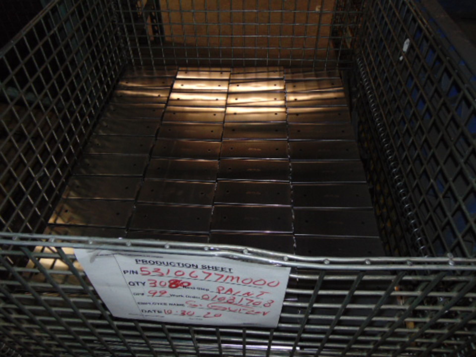 LOT CONTENTS OF PALLET RACKING SECTIONS (22) : steel parts & wire baskets (no racks) - Image 5 of 31