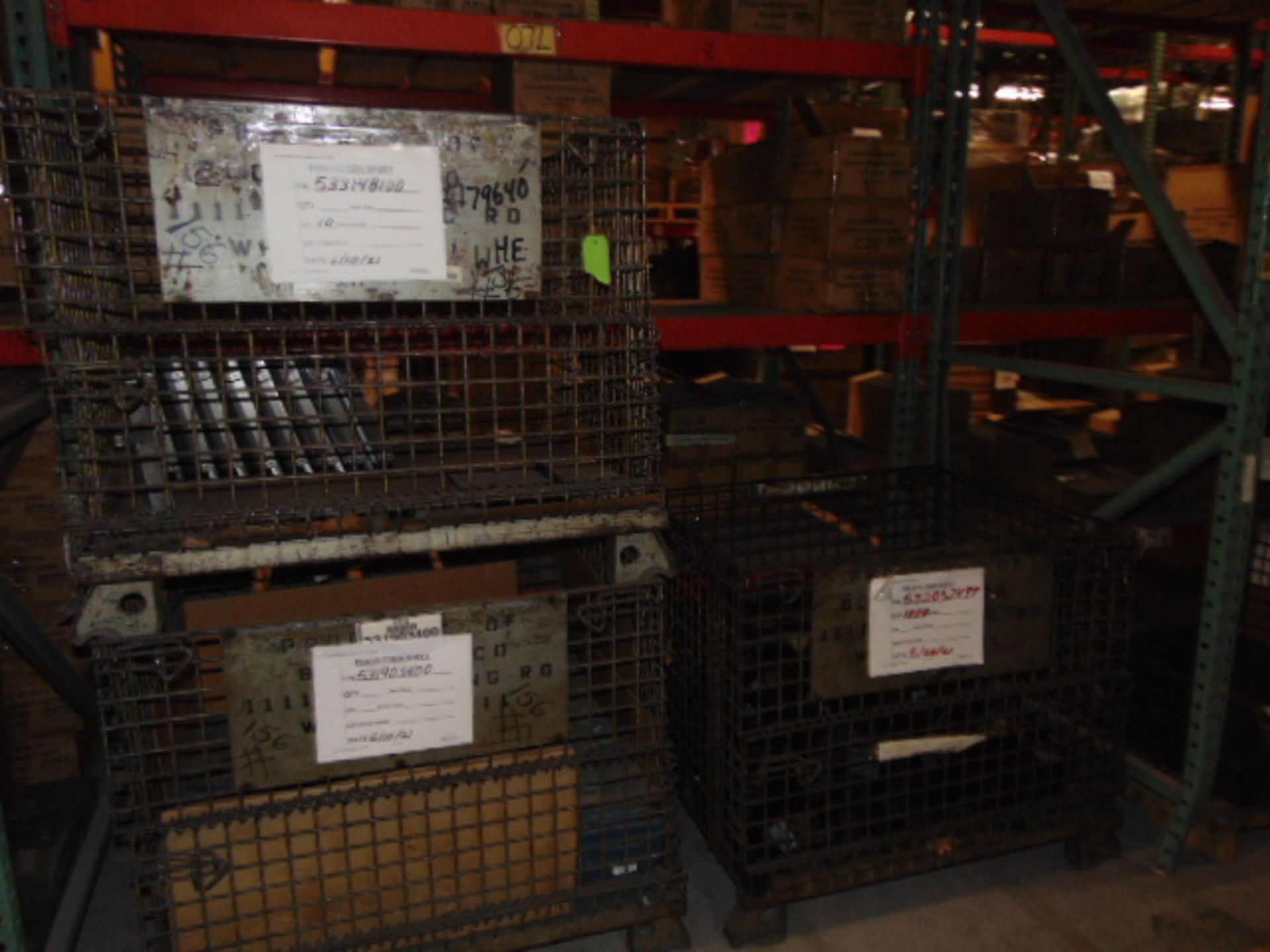LOT CONTENTS OF PALLET RACKING SECTIONS (23) : steel parts, 3 x 5 followers, plastic hooks, - Image 32 of 43
