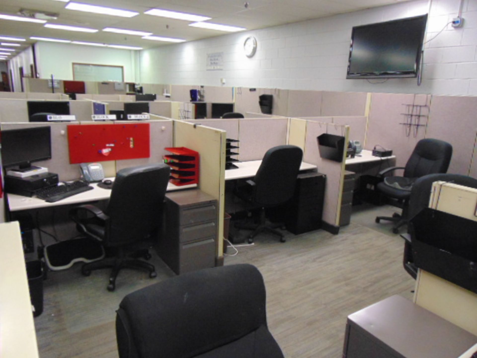 LOT OF OFFICE CUBICLES: (2) printers, (20) chairs, total of (23) desks - Image 2 of 9