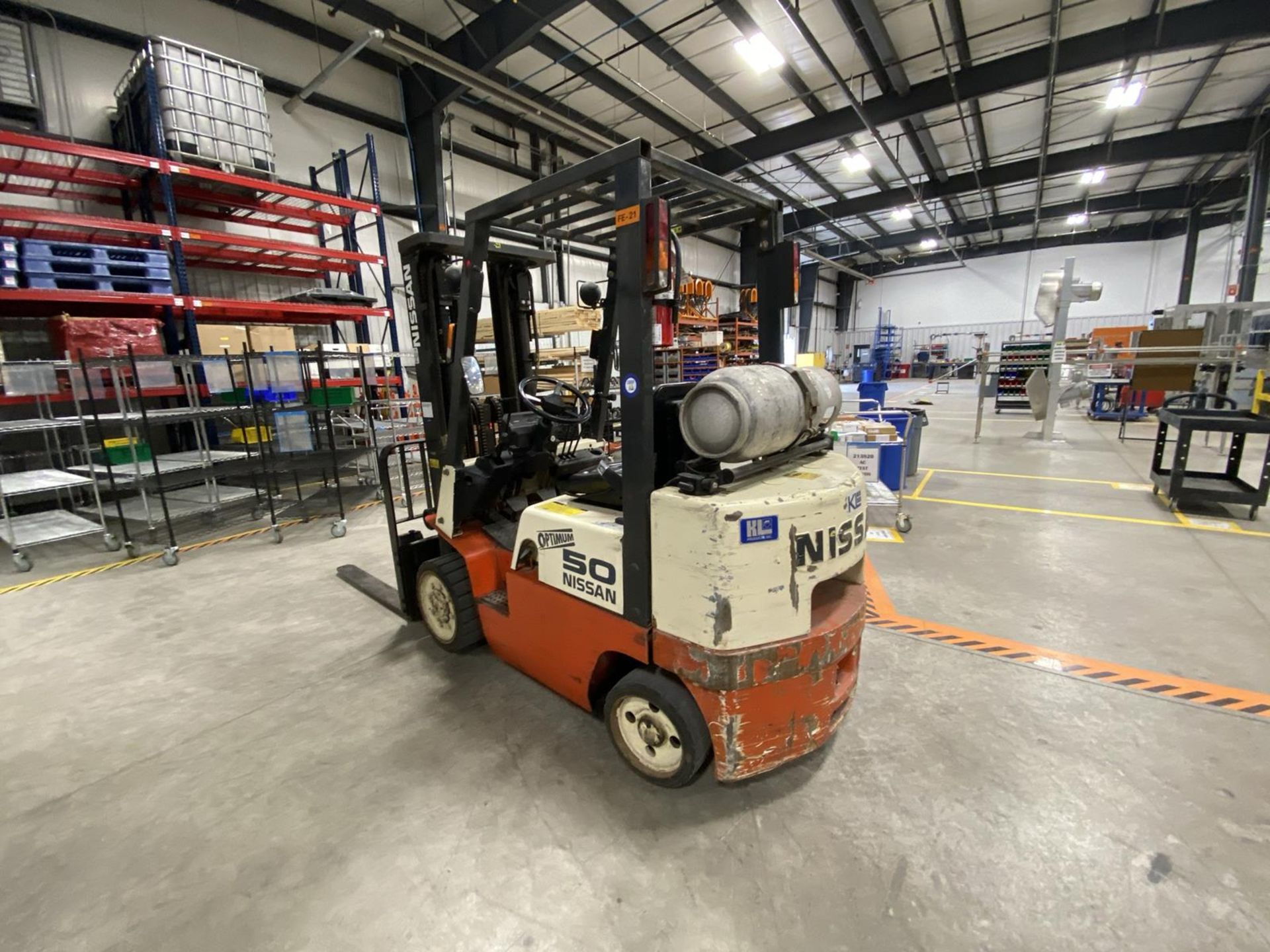 NISSAN, CPJ02A25PV, 4400 LBS, 3 STAGE, LPG FORKLIFT WITH SIDE SHIFT, 187" MAXIMUM LIFT, S/N CPJ02- - Image 4 of 8