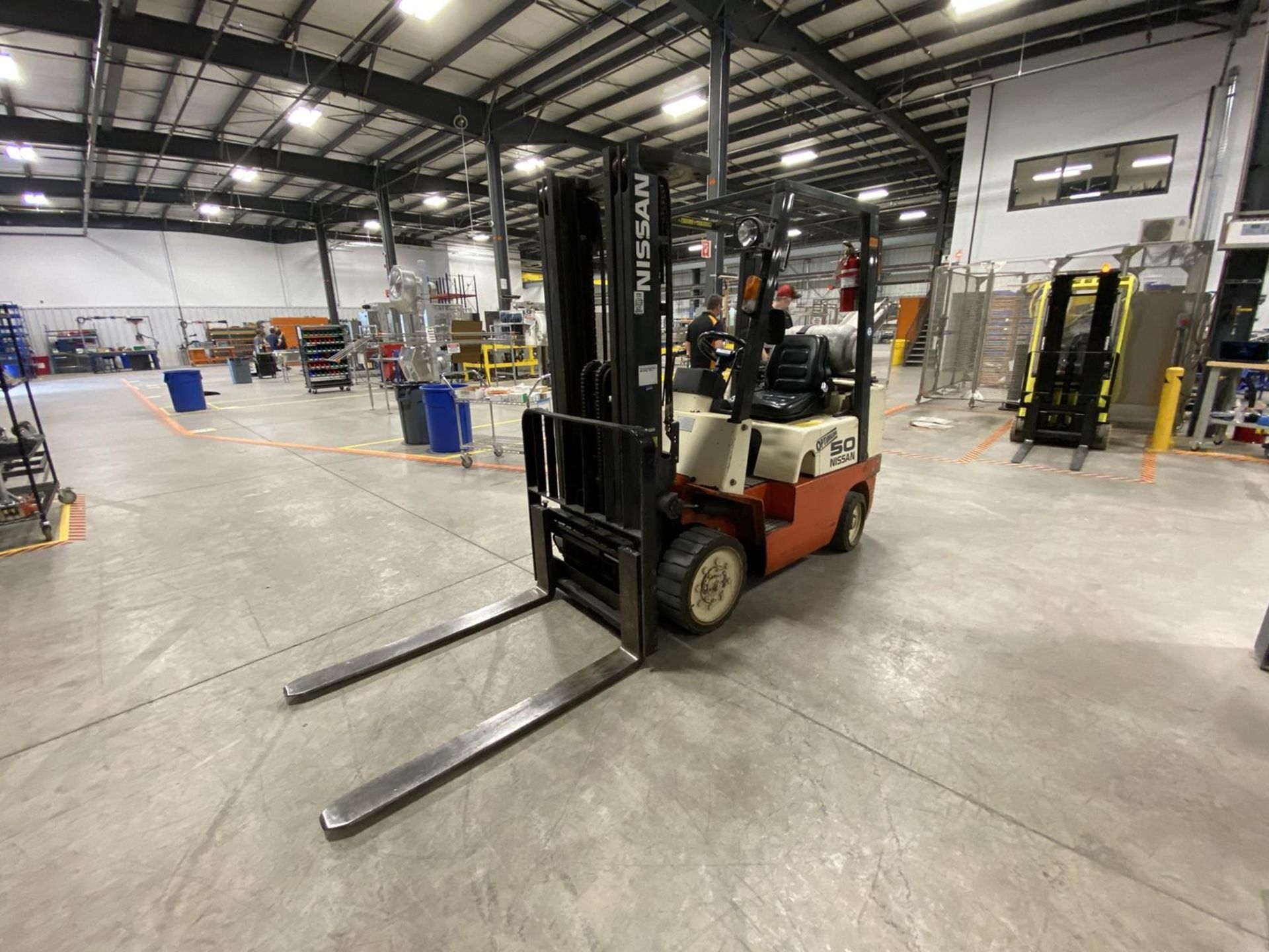 NISSAN, CPJ02A25PV, 4400 LBS, 3 STAGE, LPG FORKLIFT WITH SIDE SHIFT, 187" MAXIMUM LIFT, S/N CPJ02- - Image 3 of 8