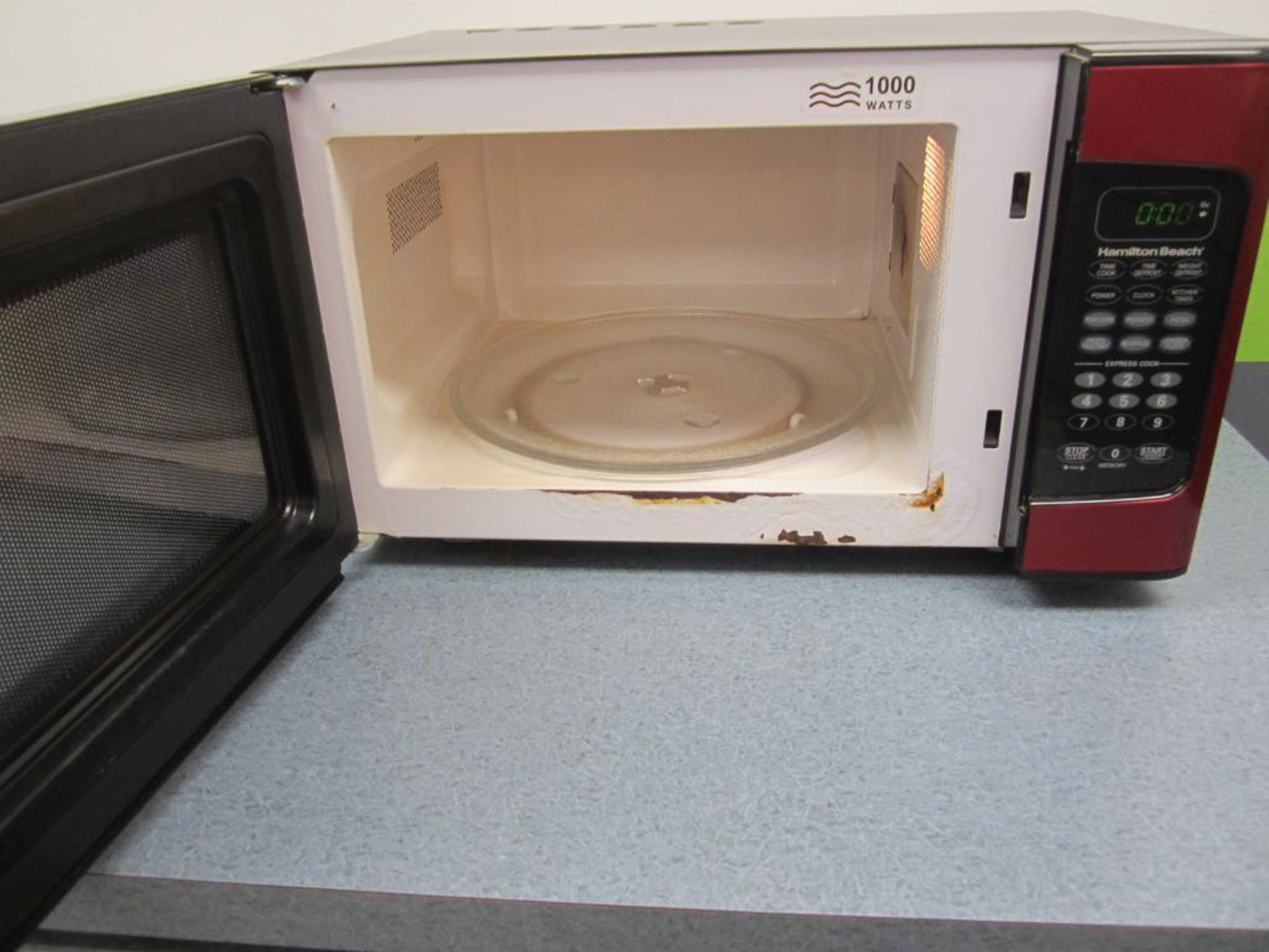 Red microwave - Image 2 of 2