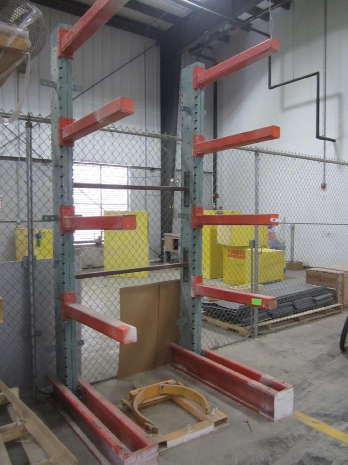 Cantilever racking - Image 2 of 3
