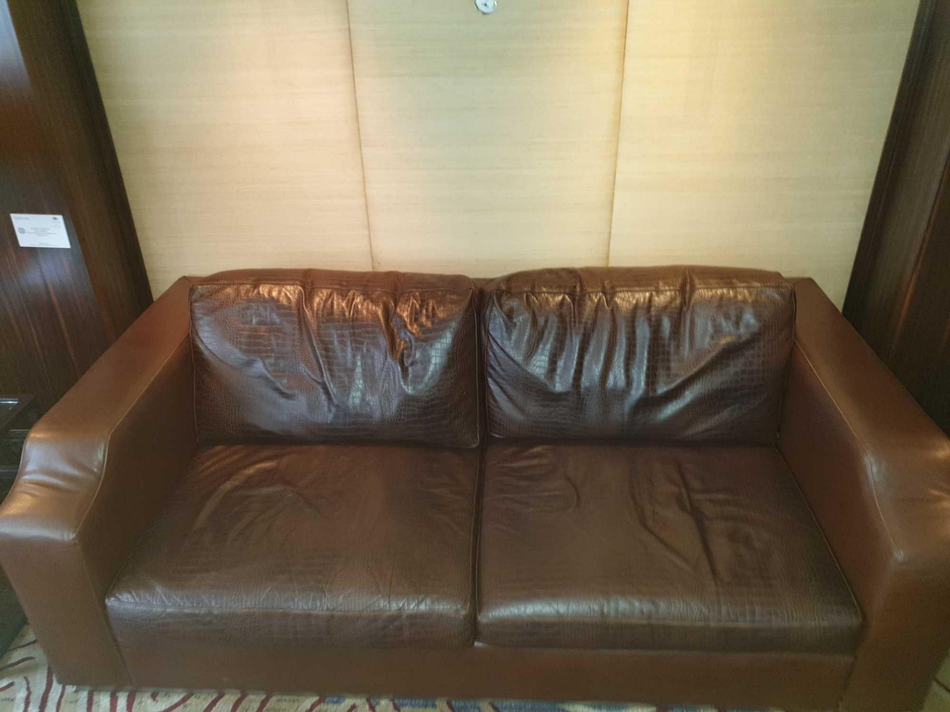 Fendi Apta Brown Leather Two Seater Sofa. 210x 114x 70cm ( Loc Polo Bar) - Bild 2 aus 2