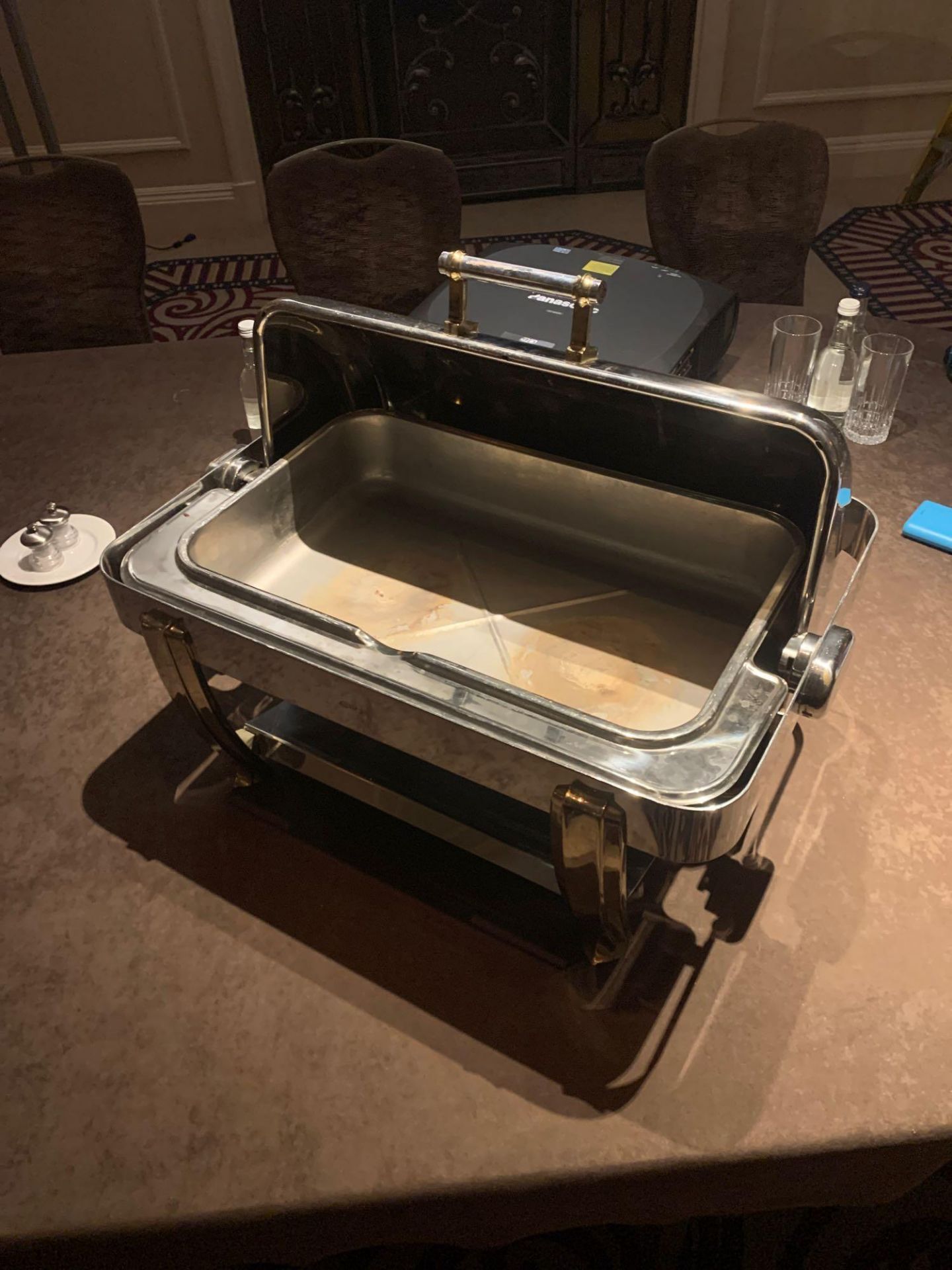 Elia Deluxe Stainless Steel And Brass Leg Chafing Dish With Roll Top. 72x 41x 40cm With Two - Image 2 of 7