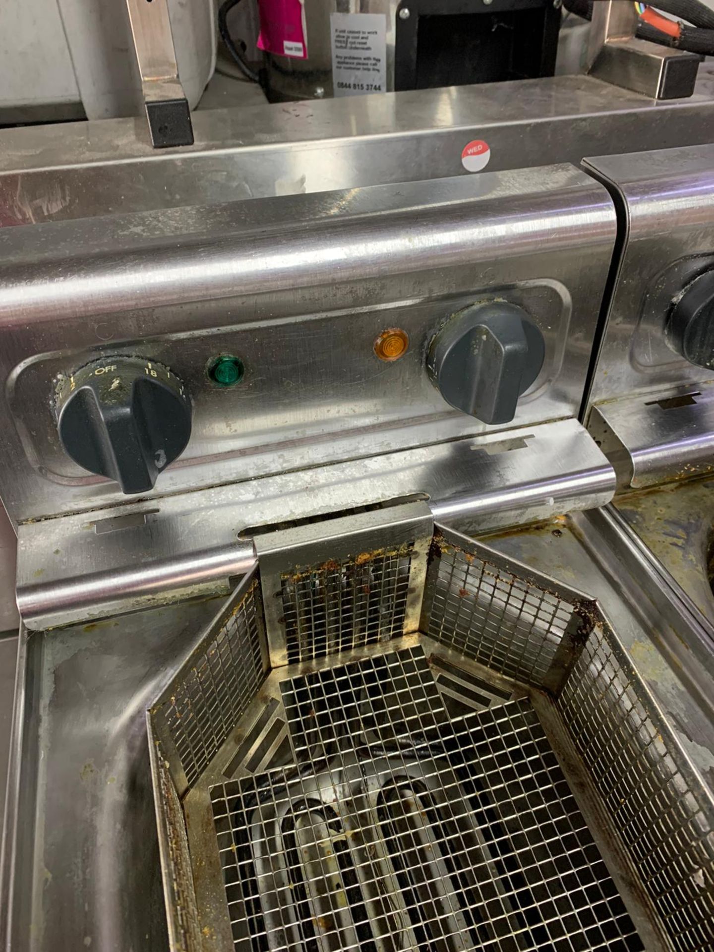 Lincat J6 Free Standing Electric Single Tank Fryer 9ltr With 1 Basket 6kw 300 x 600 x 970mm ( - Image 3 of 3