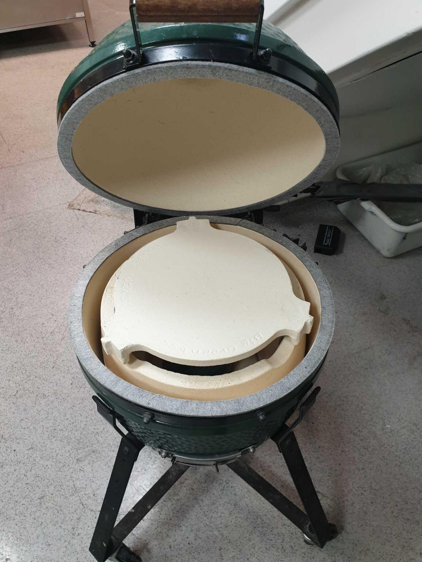 Ceramic Big Green Egg Including: Firebox Kamado Grill, Ceramic Grill, Charcoal Smoker With Egg - Image 3 of 4