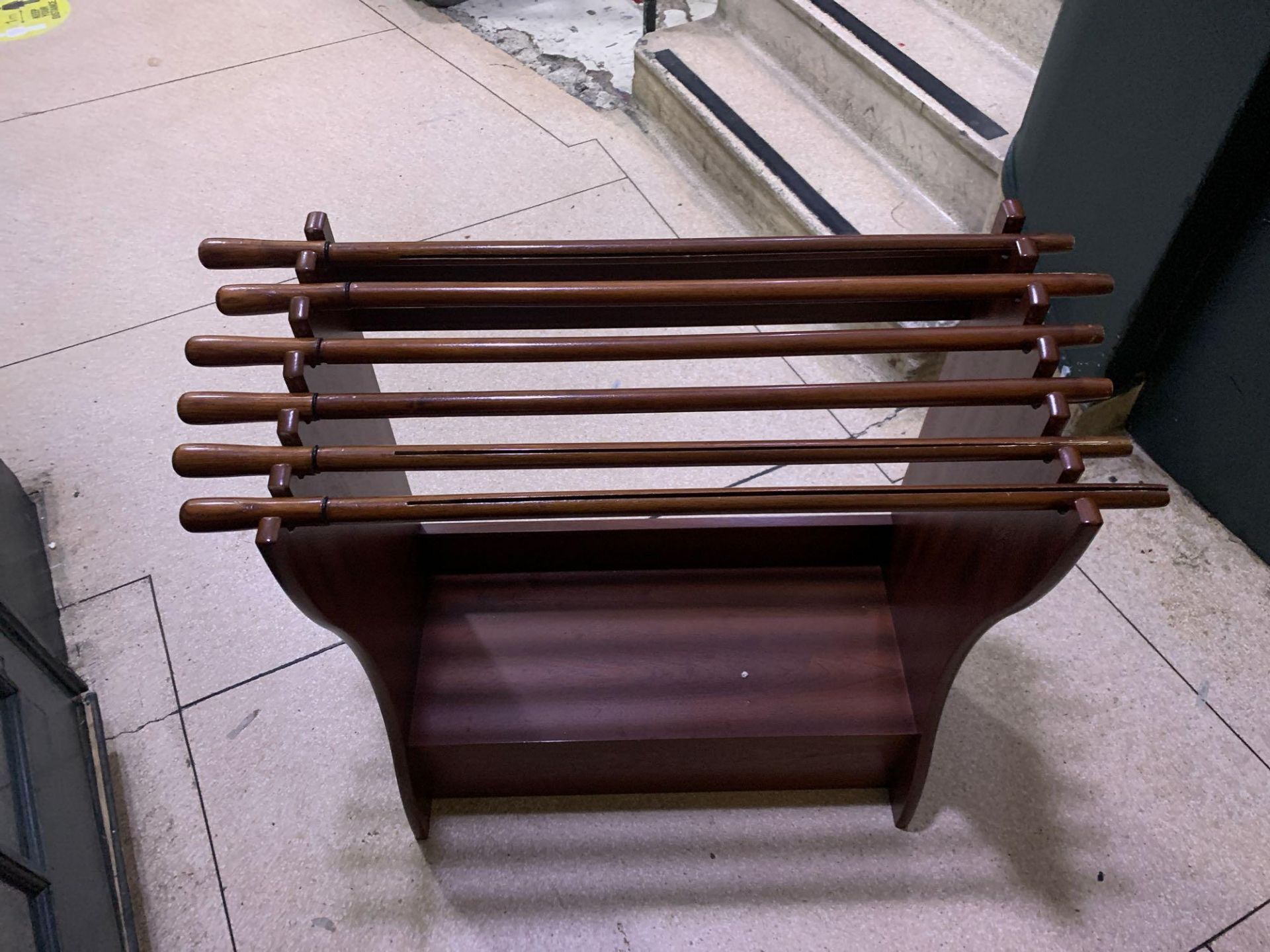 Mahogany Broadsheet Newspaper Stand 73x 38x 86cm 6 Newspaper Reels. ( Loc Lobby) - Image 2 of 4