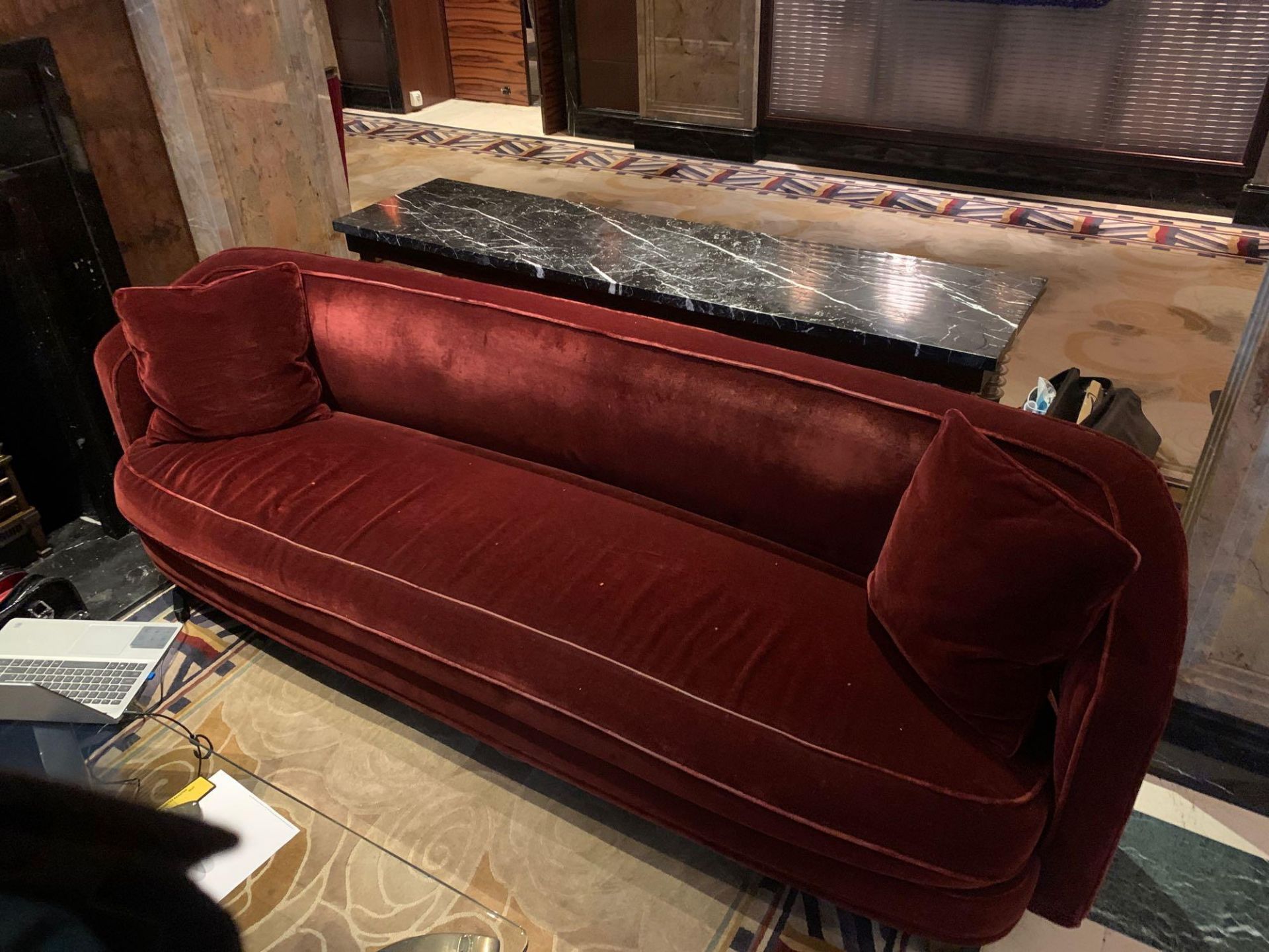 A Curved Arm Red Velvet Sofa 250cm x 80cm With A 63cm Seat Pitch ( Loc Lobby) - Image 2 of 3