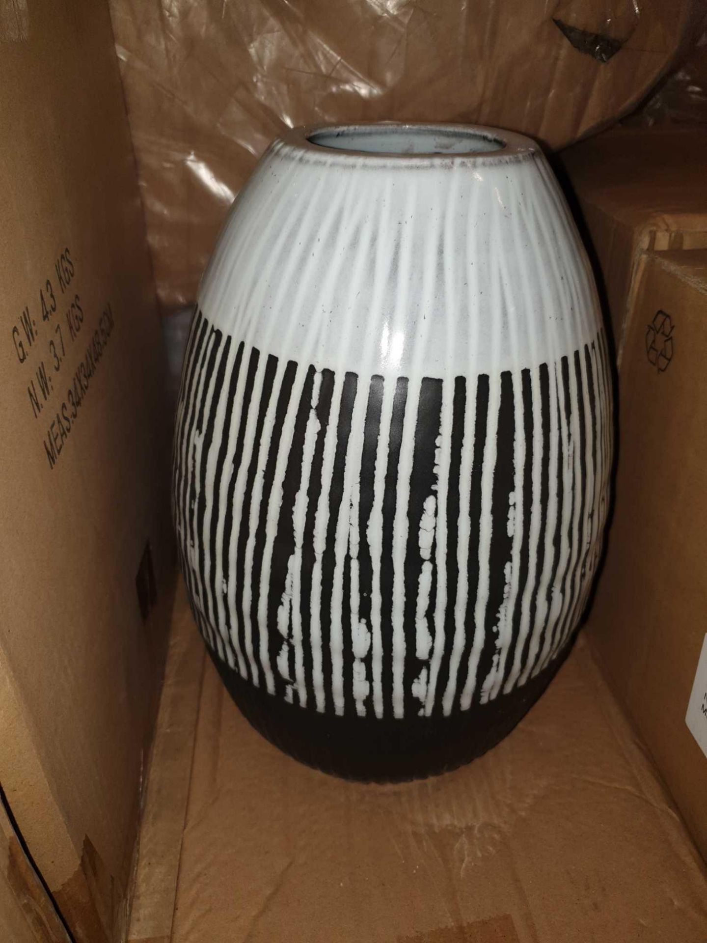 Ansel Vase Black And White 330x220mm This Beautiful And Organic Vase Is Perfect For Any Home ,
