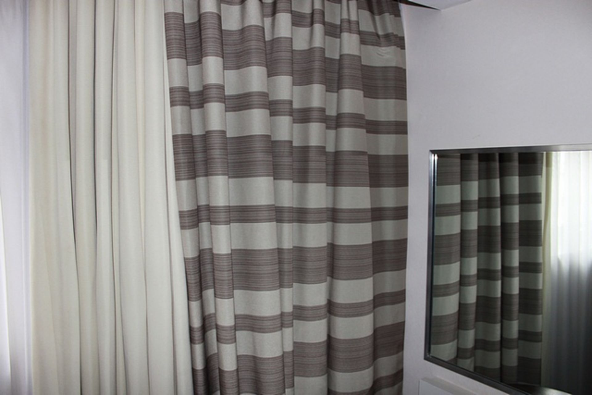 Sinclaire Fabrics a pair of drapes lined with blackout fabric spans 2000 x 2600mm (DB32AP1) - Image 3 of 4