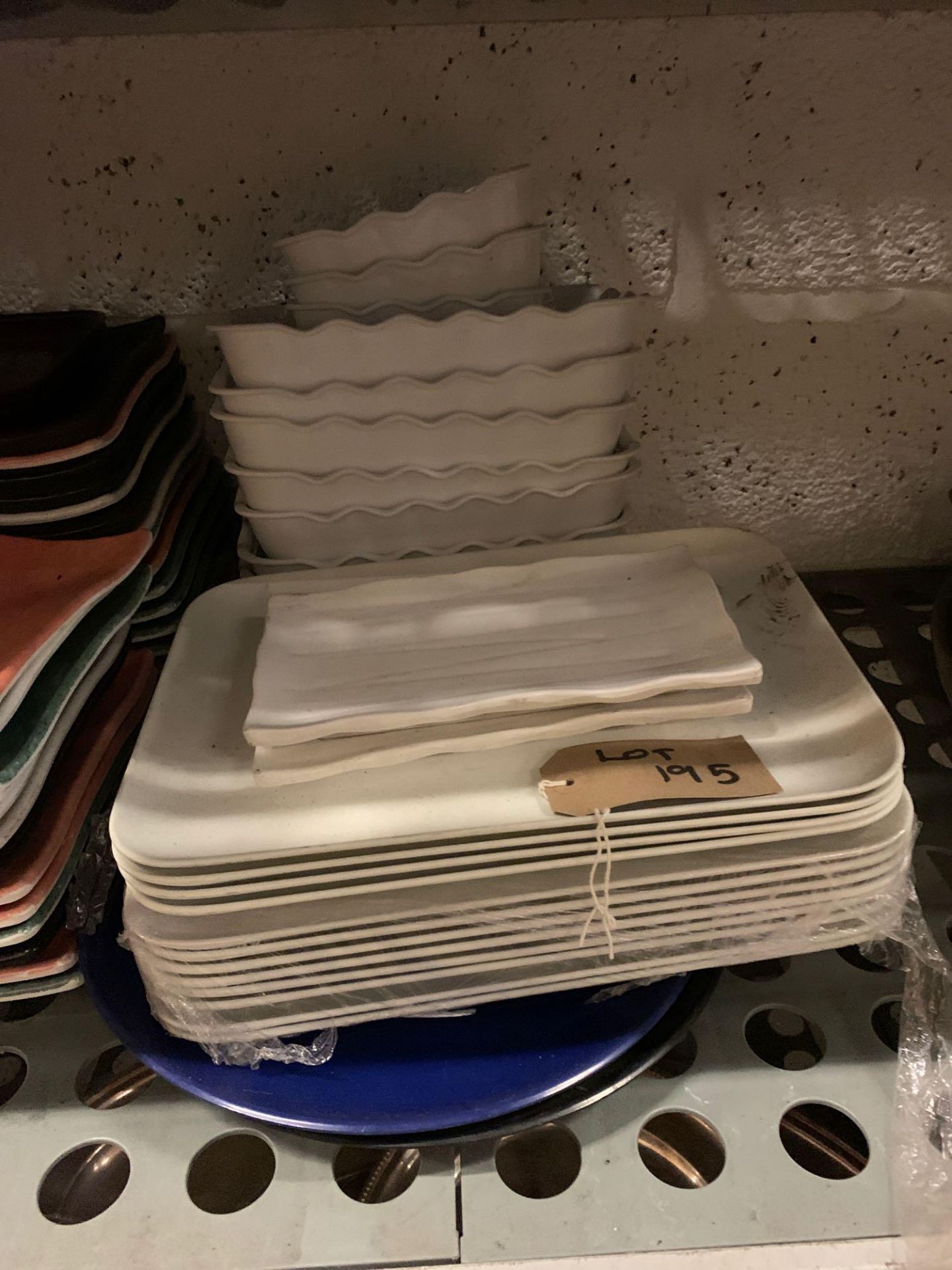 A Quantity Of Various Plastic Plates And Bowls As Found - Image 3 of 3