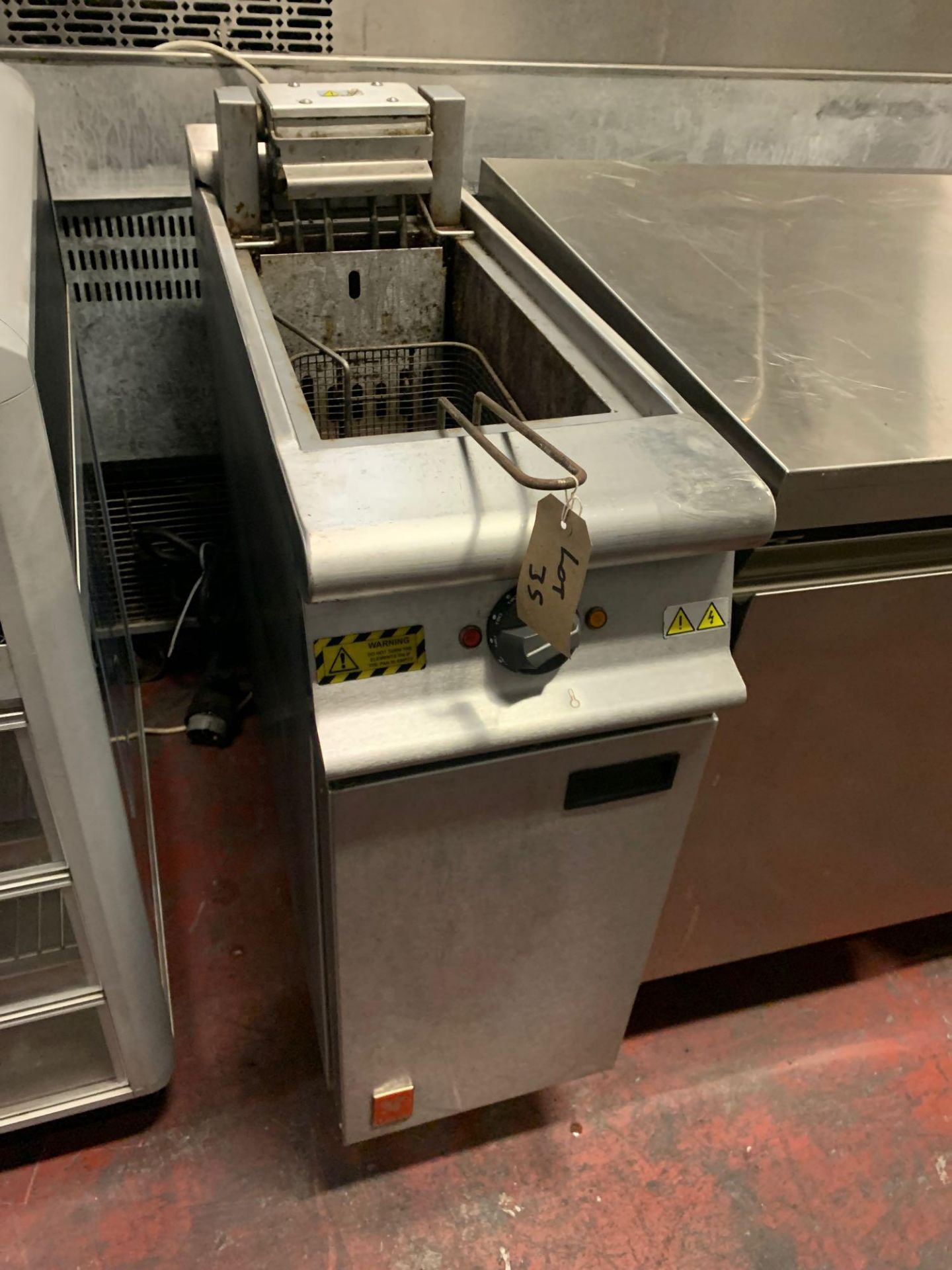 Falcon E3830 Electric Freestanding Fryer (Dominator Plus) 3 Phase Electric No Lid 30 X 80 X 92cm - Image 2 of 3