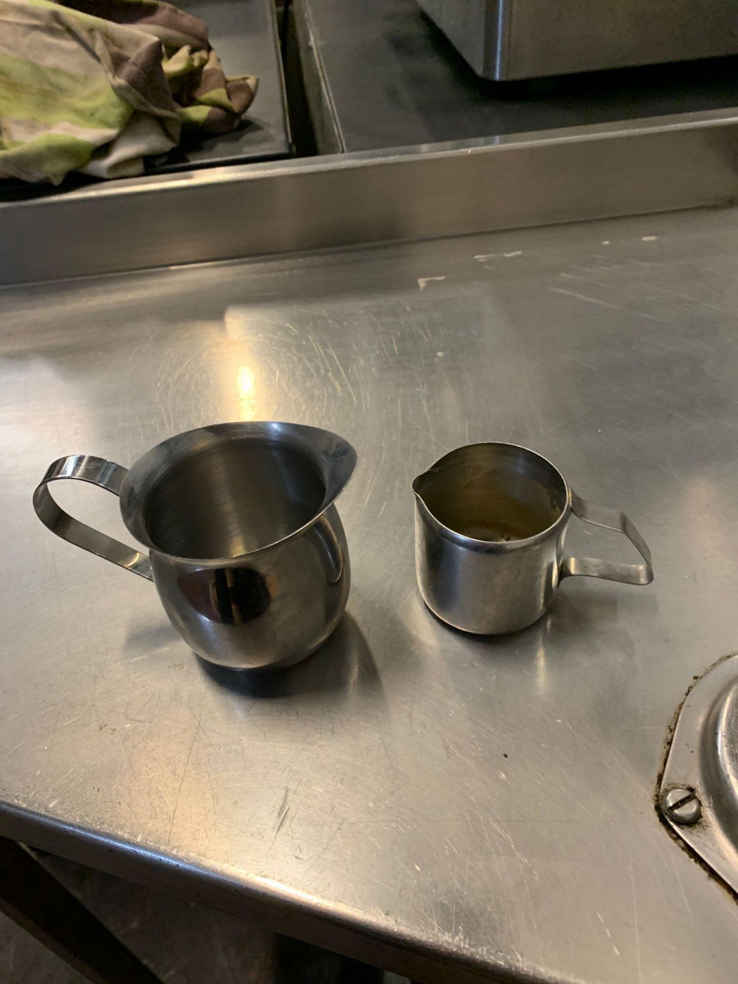Various stainless steel milk jugs (as photo shows) - Image 2 of 4