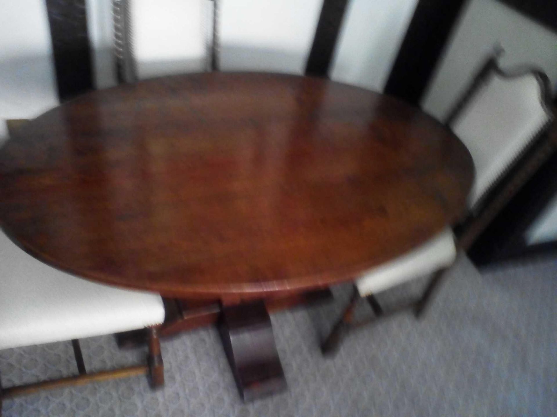 Mahogany Oak Oval Dining Table On A Quad Pedestal Base 140 x 83 x 76cm (Room 104) - Image 2 of 2