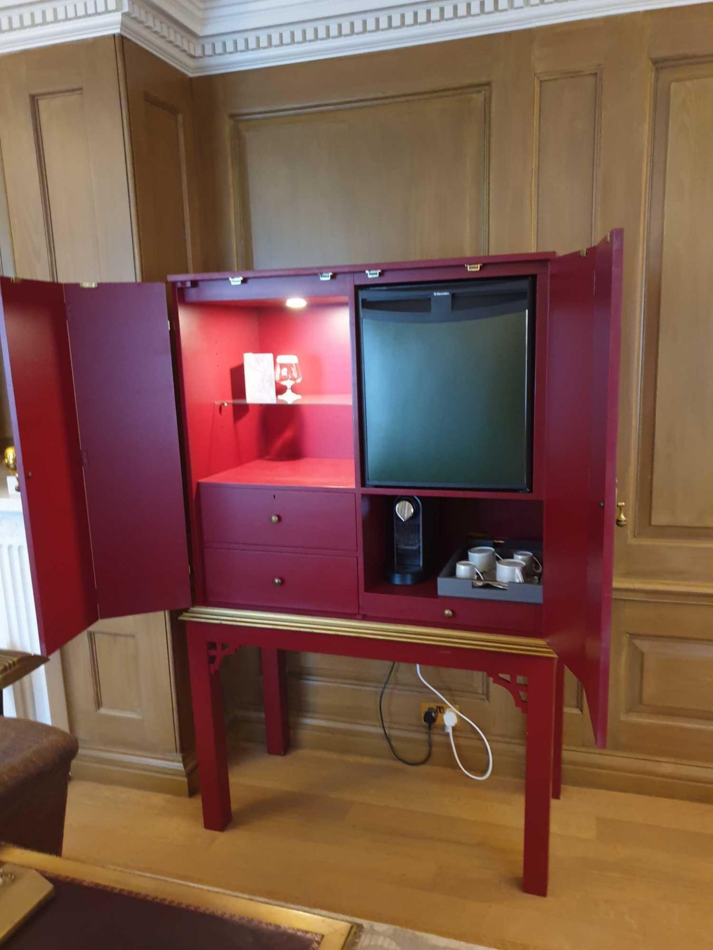 English Georgian Style Red Lacquered Chinoiserie Gilded Cocktail Cabinet Martini Bar Bifold Two Door - Image 2 of 2