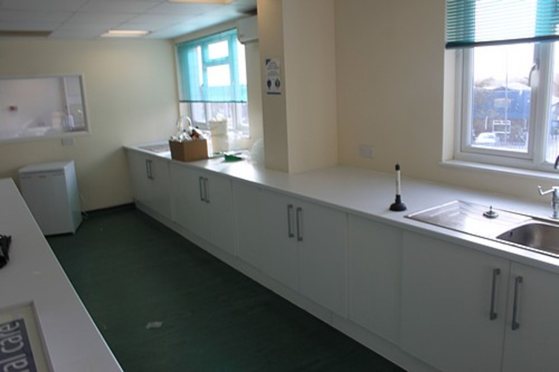 Complete Laboratory cabinets and under bench units white waterproof melamine resin coated faces - Image 4 of 5