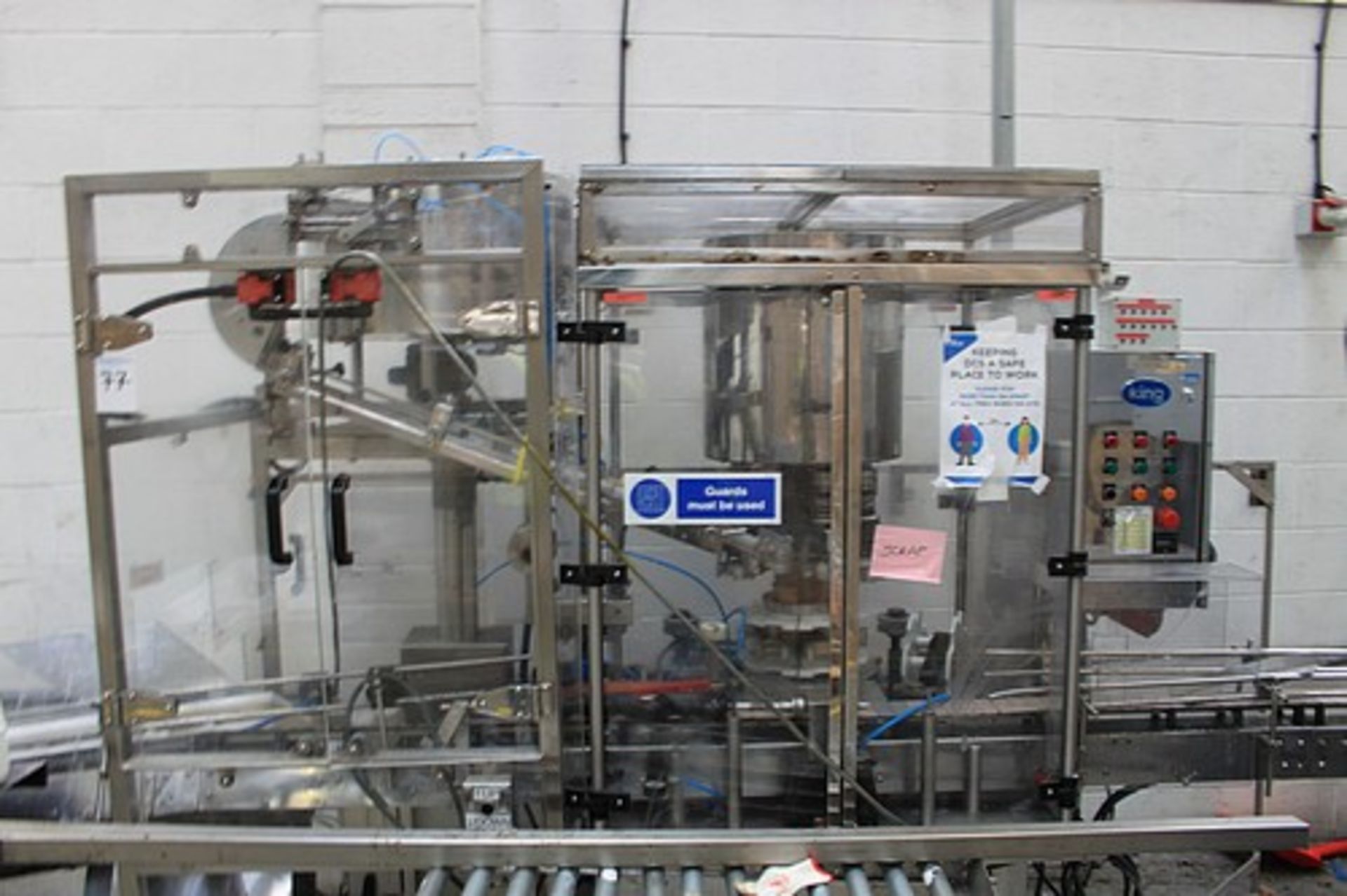 CE King Fully Automatic Press Capping Machine Bottles are fed by conveyor to a turret star wheel - Bild 2 aus 5