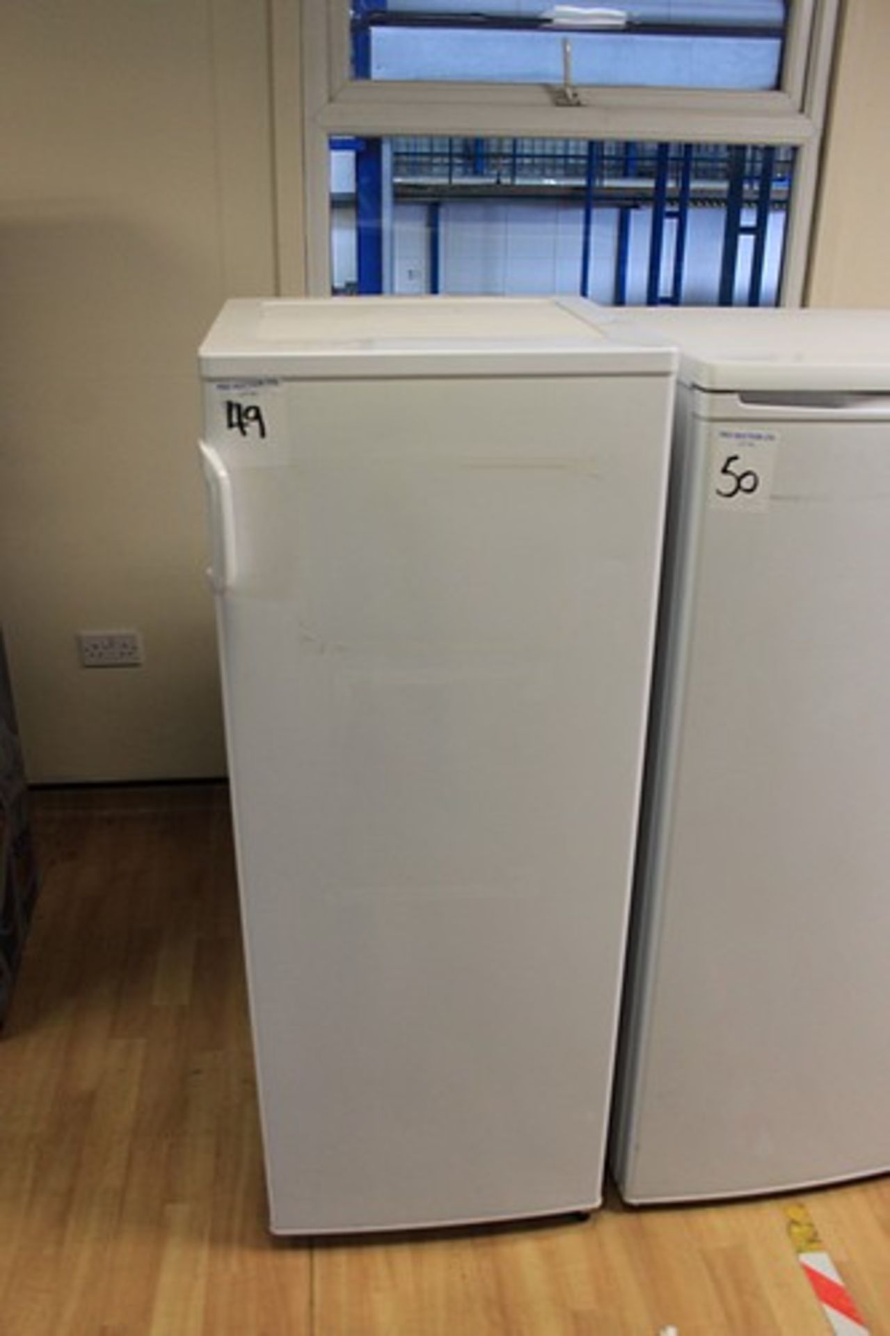 Fridgemaster MTL55249 White upright refrigerator 250 litre capacity 570 x 540 x 1440mm