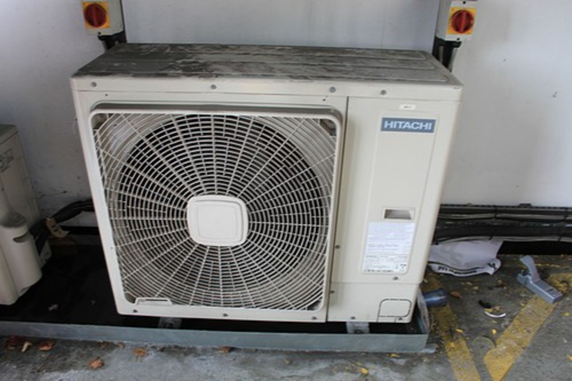 Hitachi RAS-4HVRNS2E Mono split air conditioning unit with outside unit dimensions 950 x 370 x 800mm