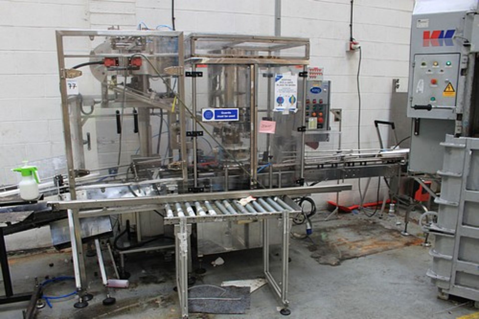 CE King Fully Automatic Press Capping Machine Bottles are fed by conveyor to a turret star wheel