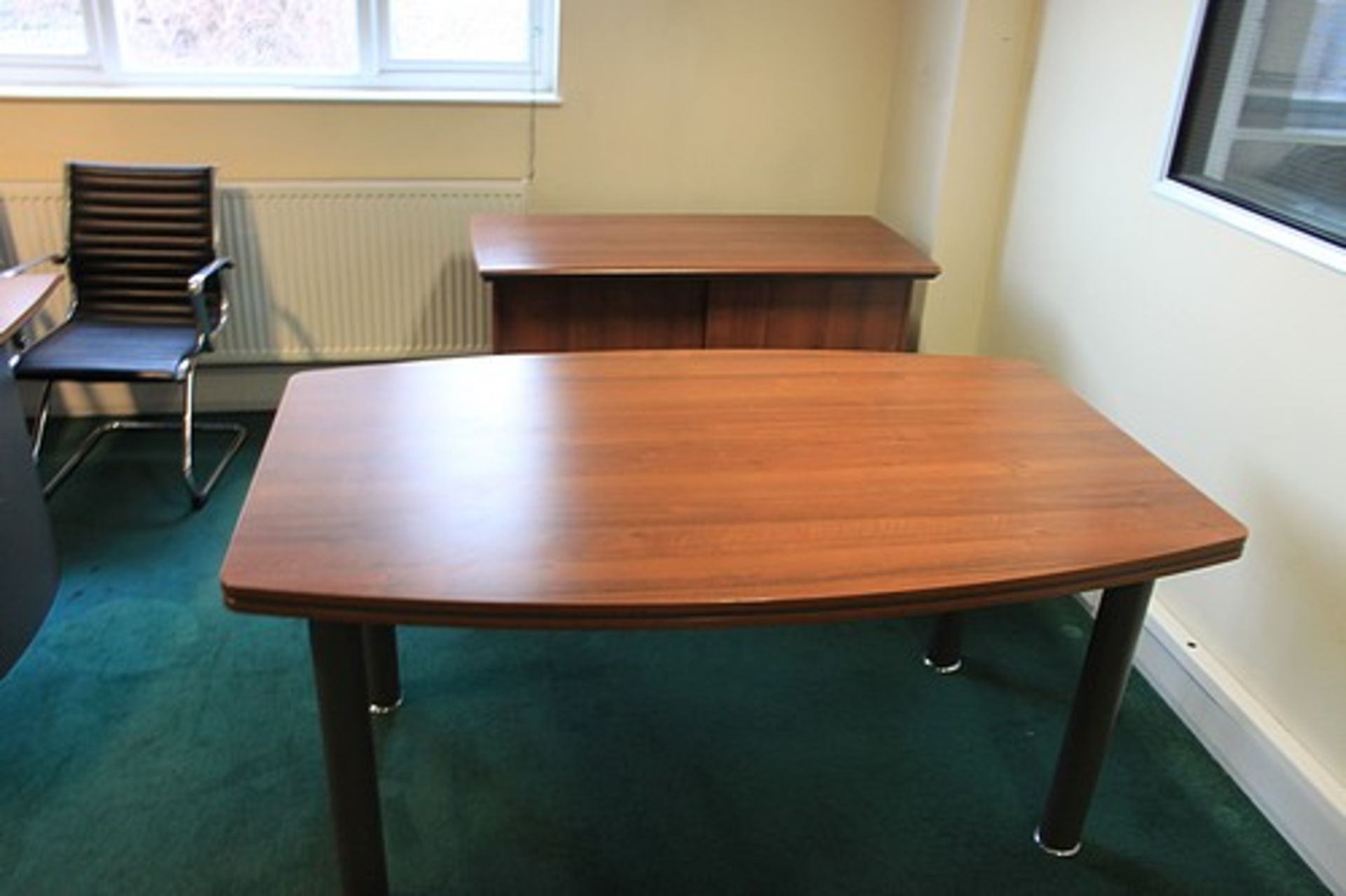 Managers office suite furniture walnut veneer comprising of 2000mm executive desk, 1600mm meeting - Bild 2 aus 2