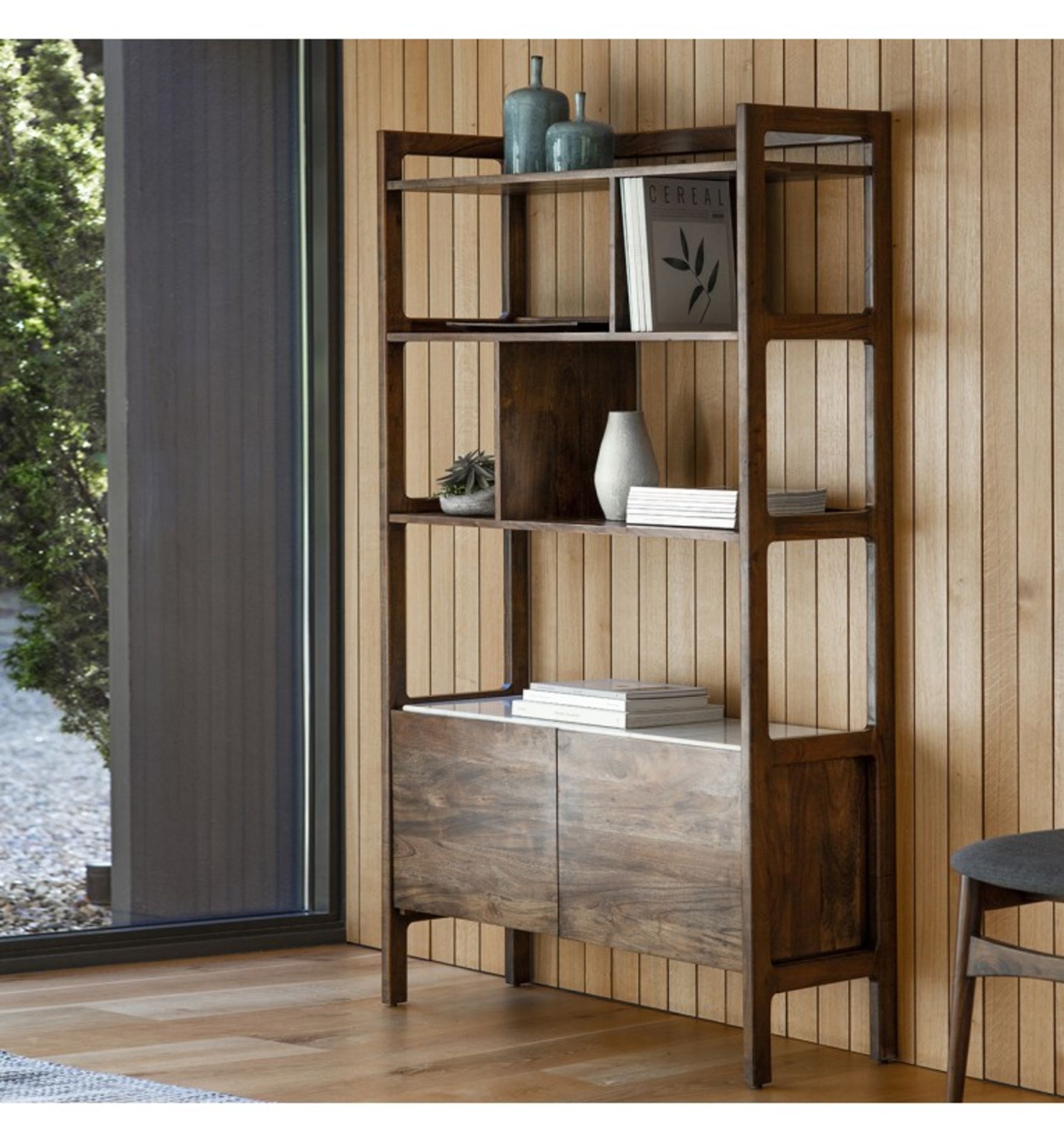 Barcelona Display Unit The Barcelona display cabinet is an elegant and practical display and storage