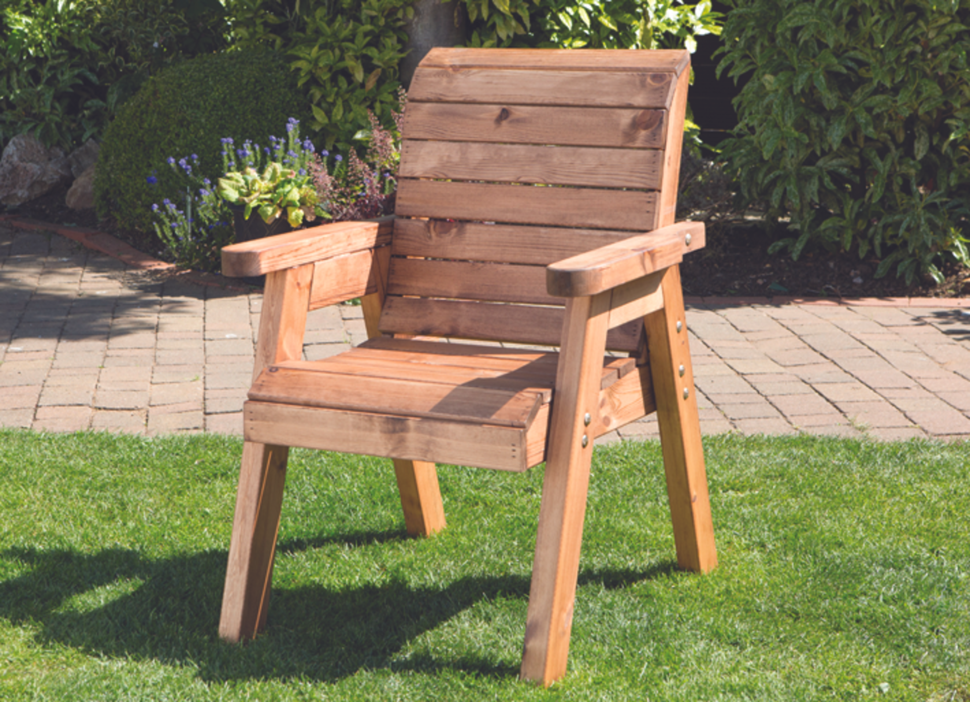 Classic Design Garden Chair Ergonomically designed for extra comfort This superb chair is