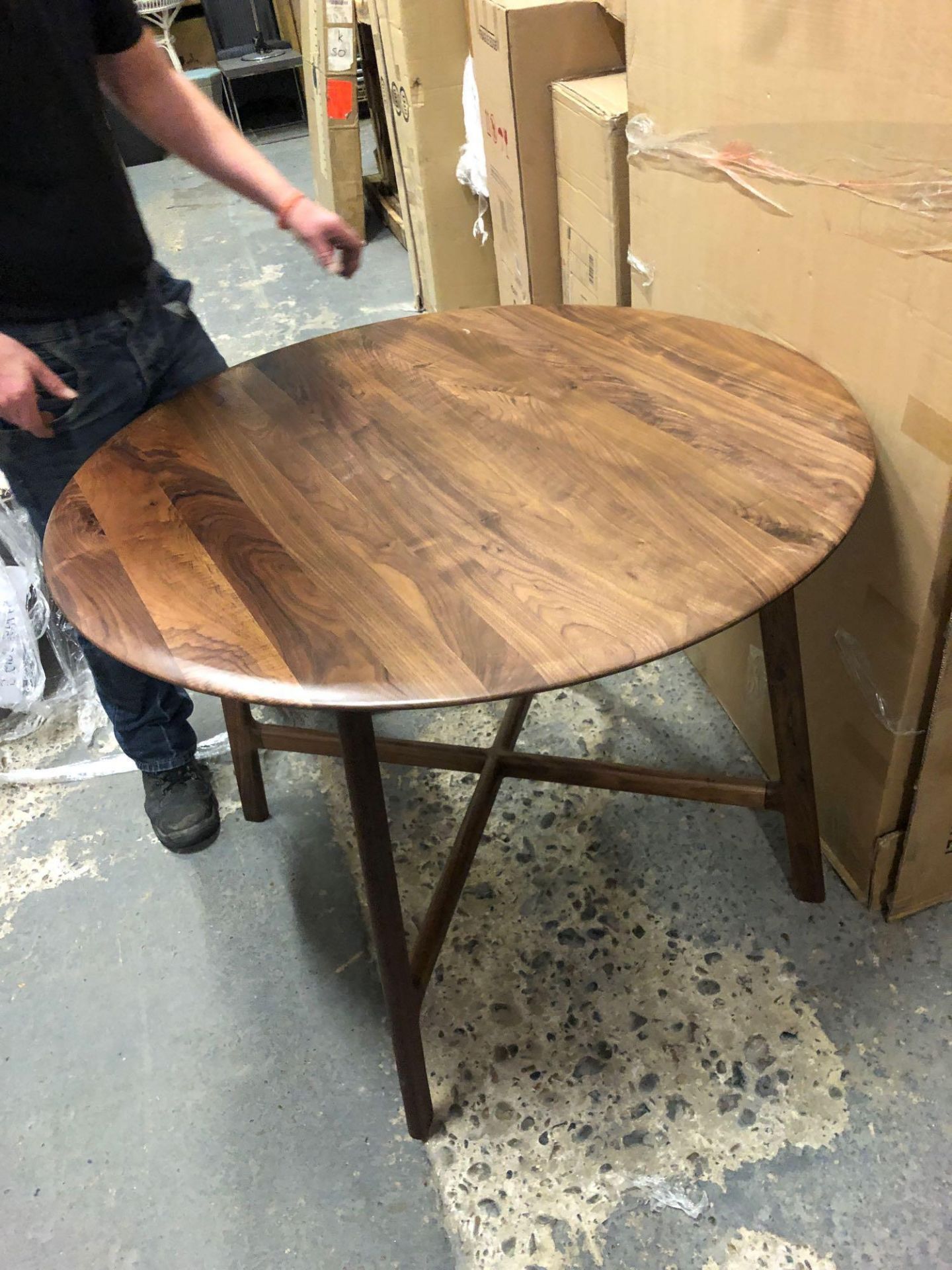 Barcelona Dining Table Round W900 x D900 x H760mm If You Want A Space-Saving Solution For Your - Bild 2 aus 2