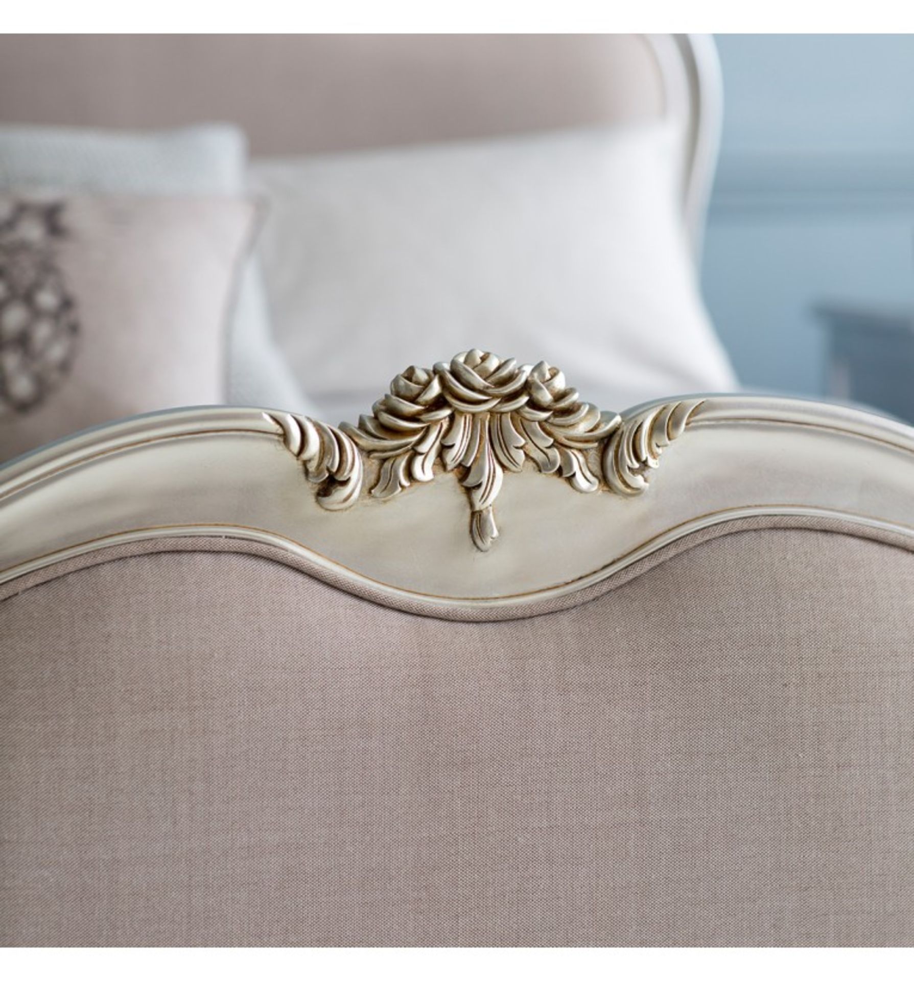 Hudson Chic 6' Superking Linen Upholstered Bed Silver Handcrafted with exquisite attention to detail - Image 2 of 2